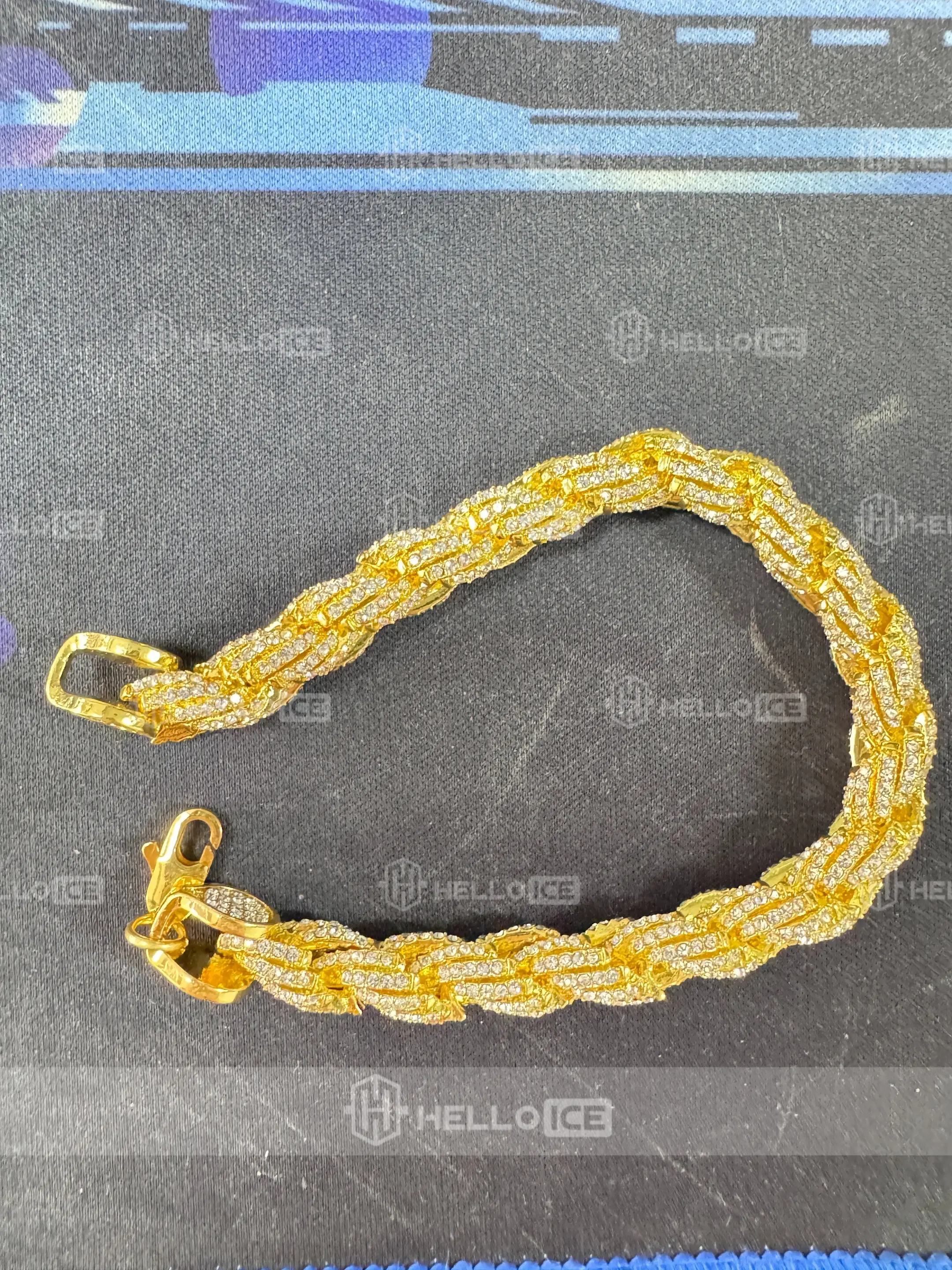 Helloice Review Image