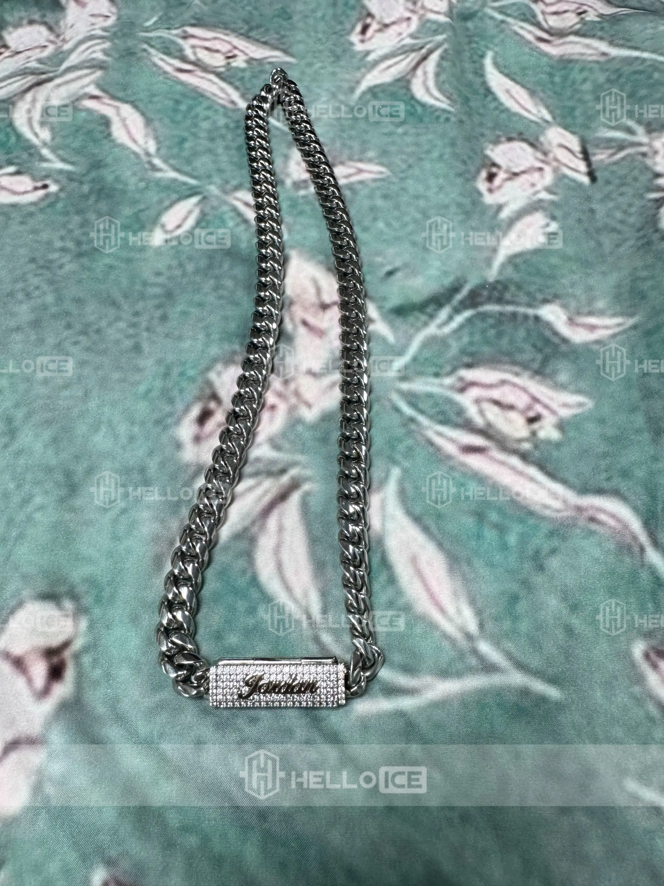 Helloice Review Image