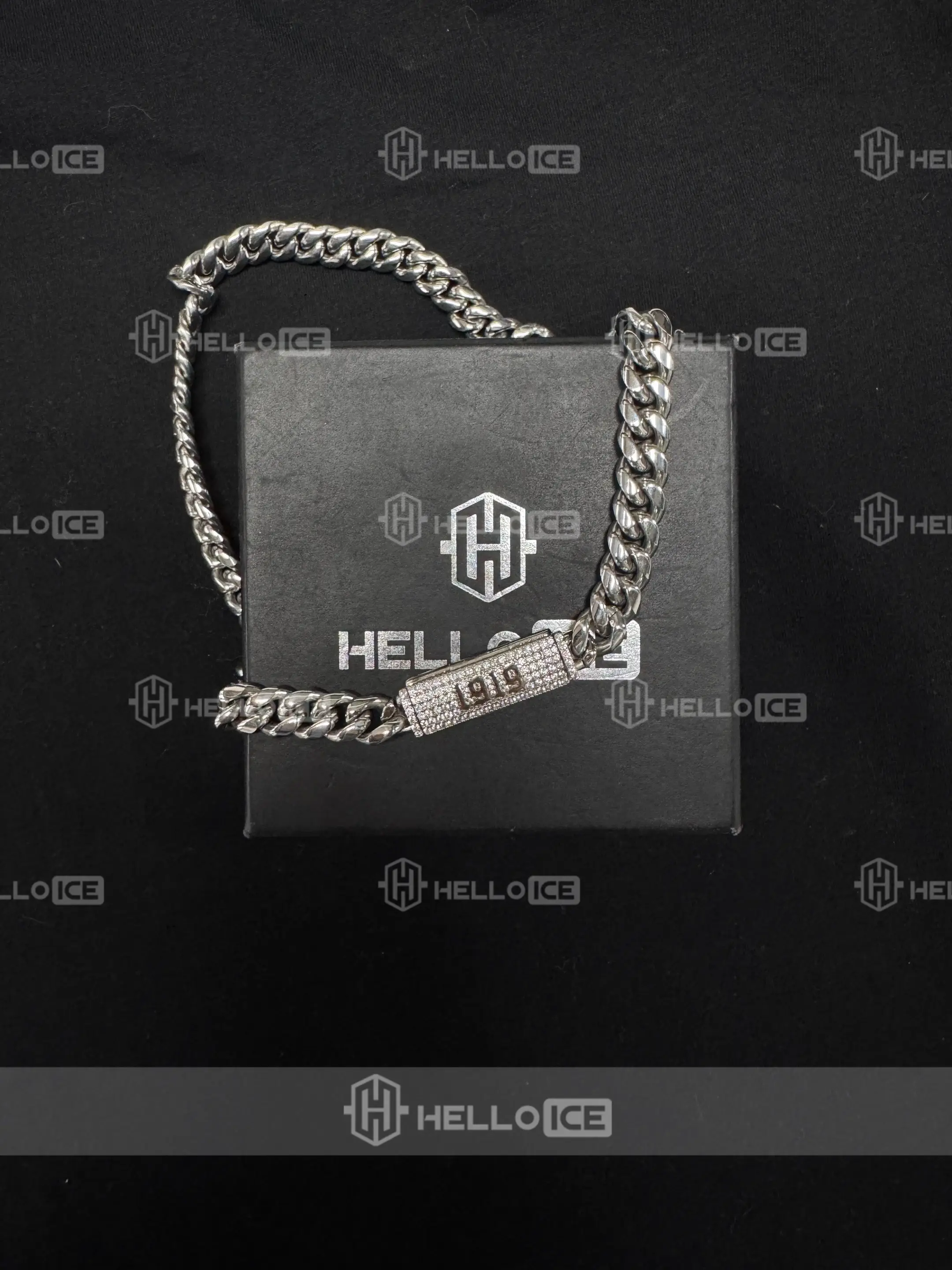 Helloice Review Image