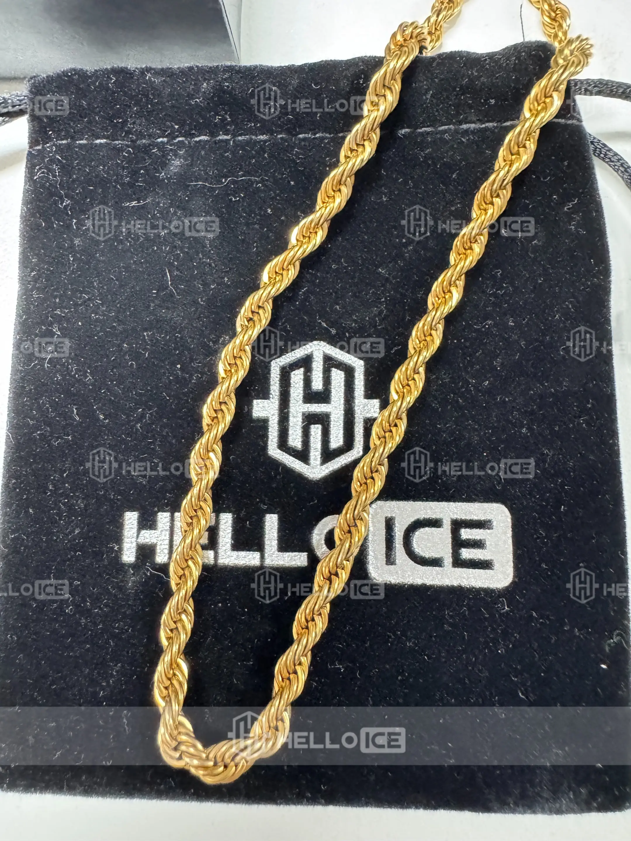 Helloice Review Image