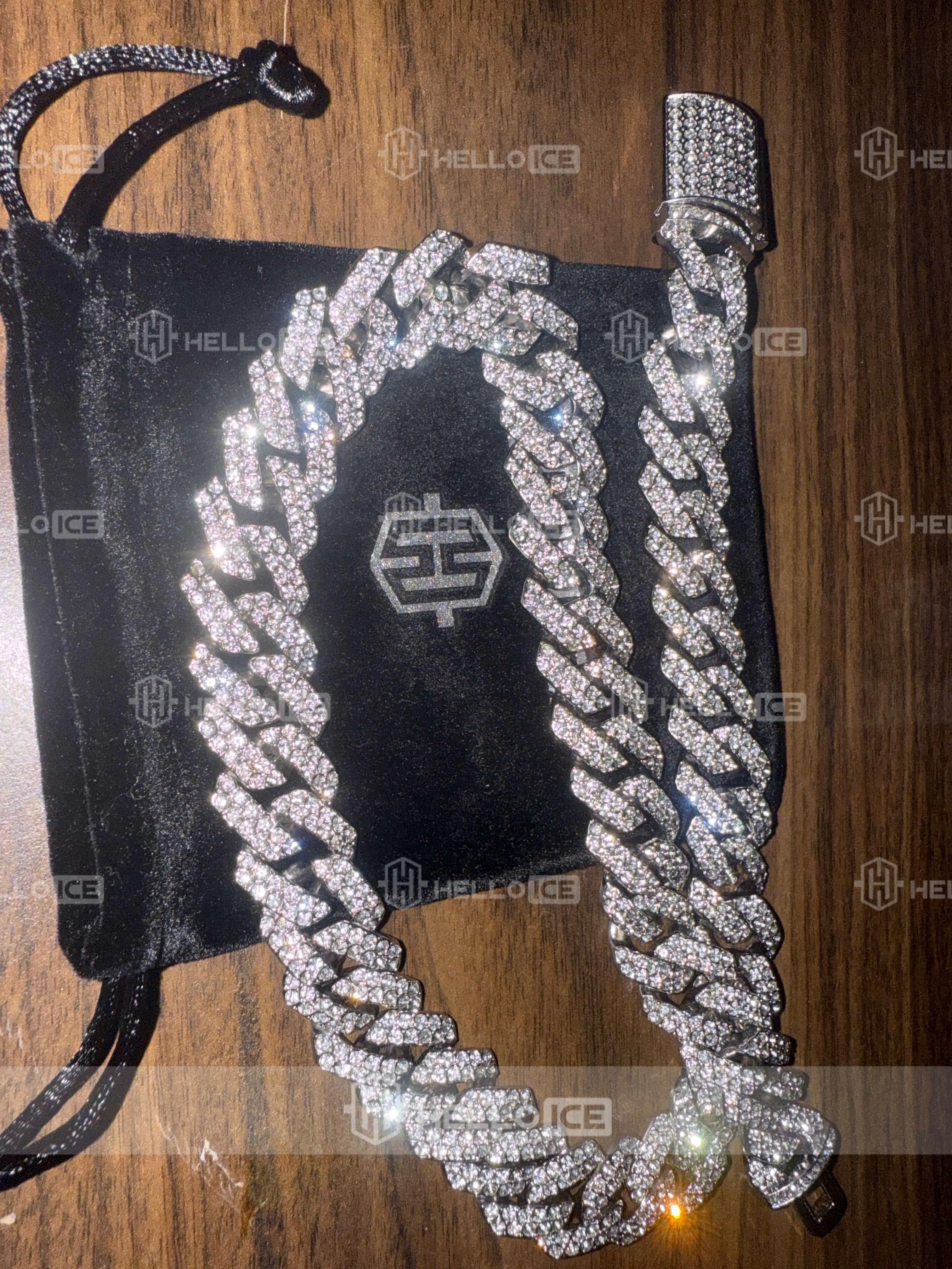 Helloice Review Image