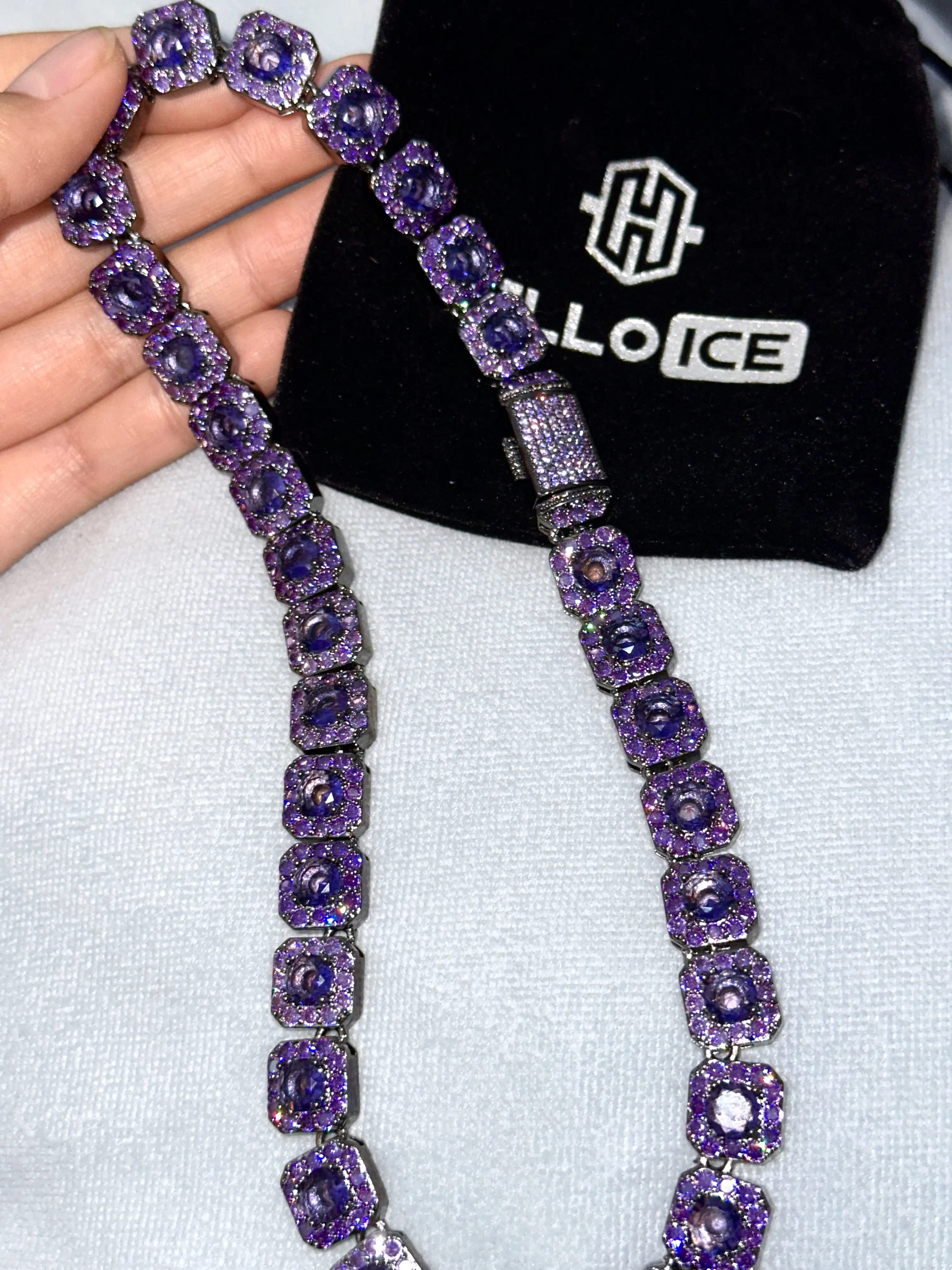 Helloice Review Image