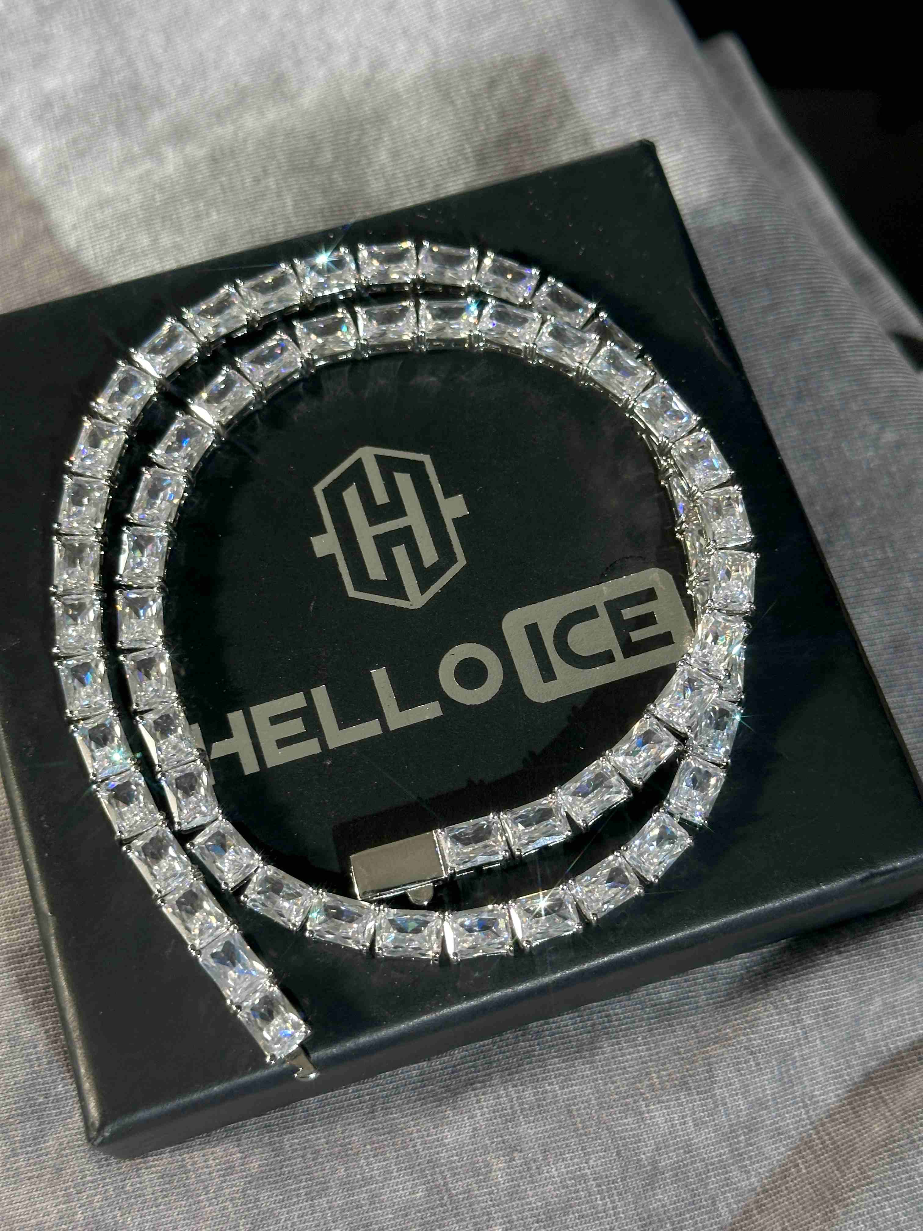 Helloice Review Image
