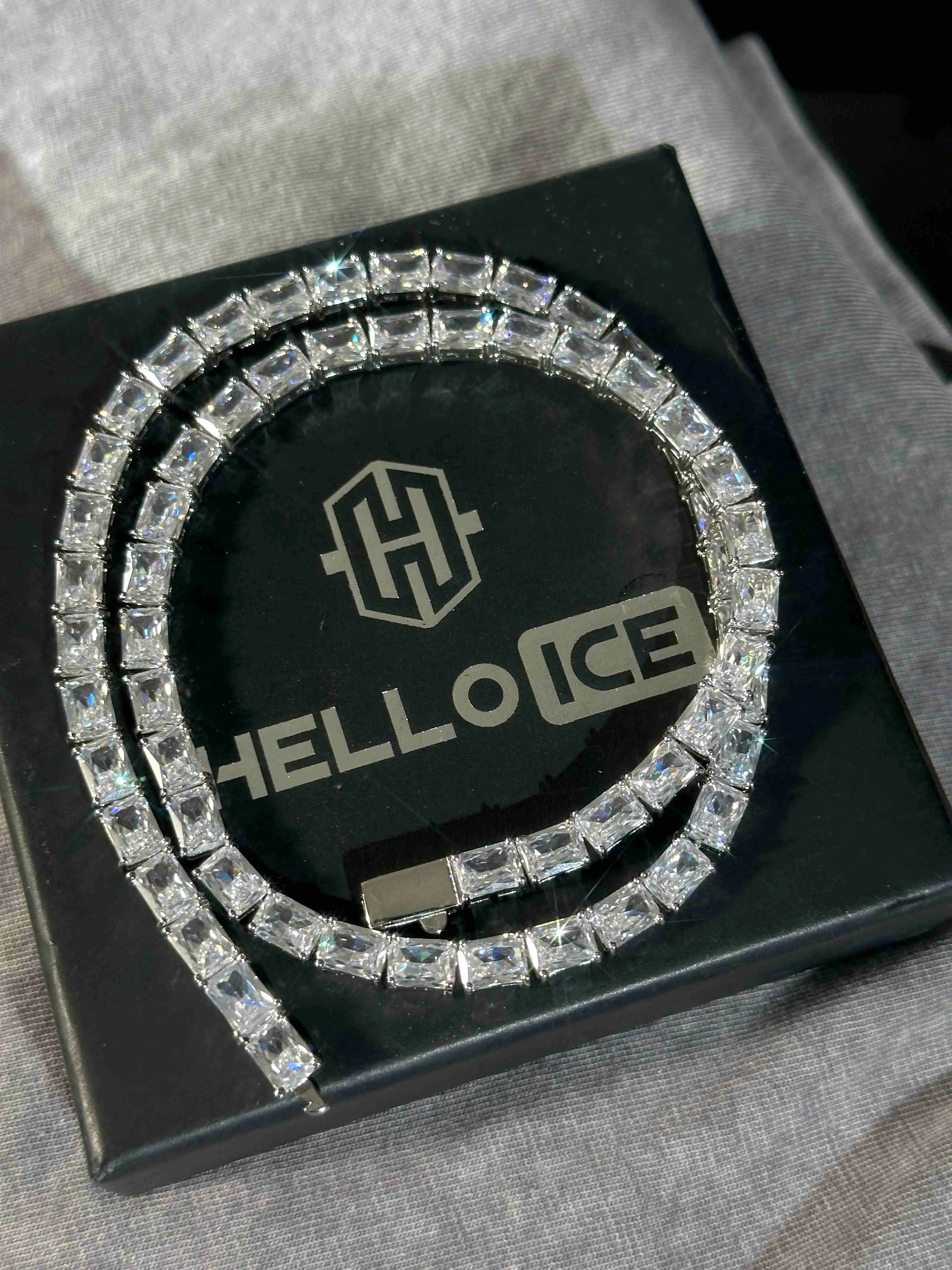 Helloice Review Image