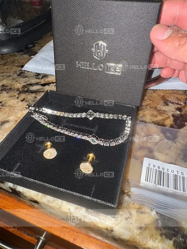 Helloice Review Image