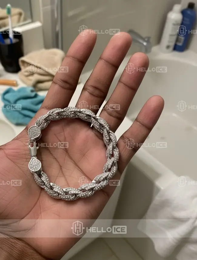 Helloice Review Image