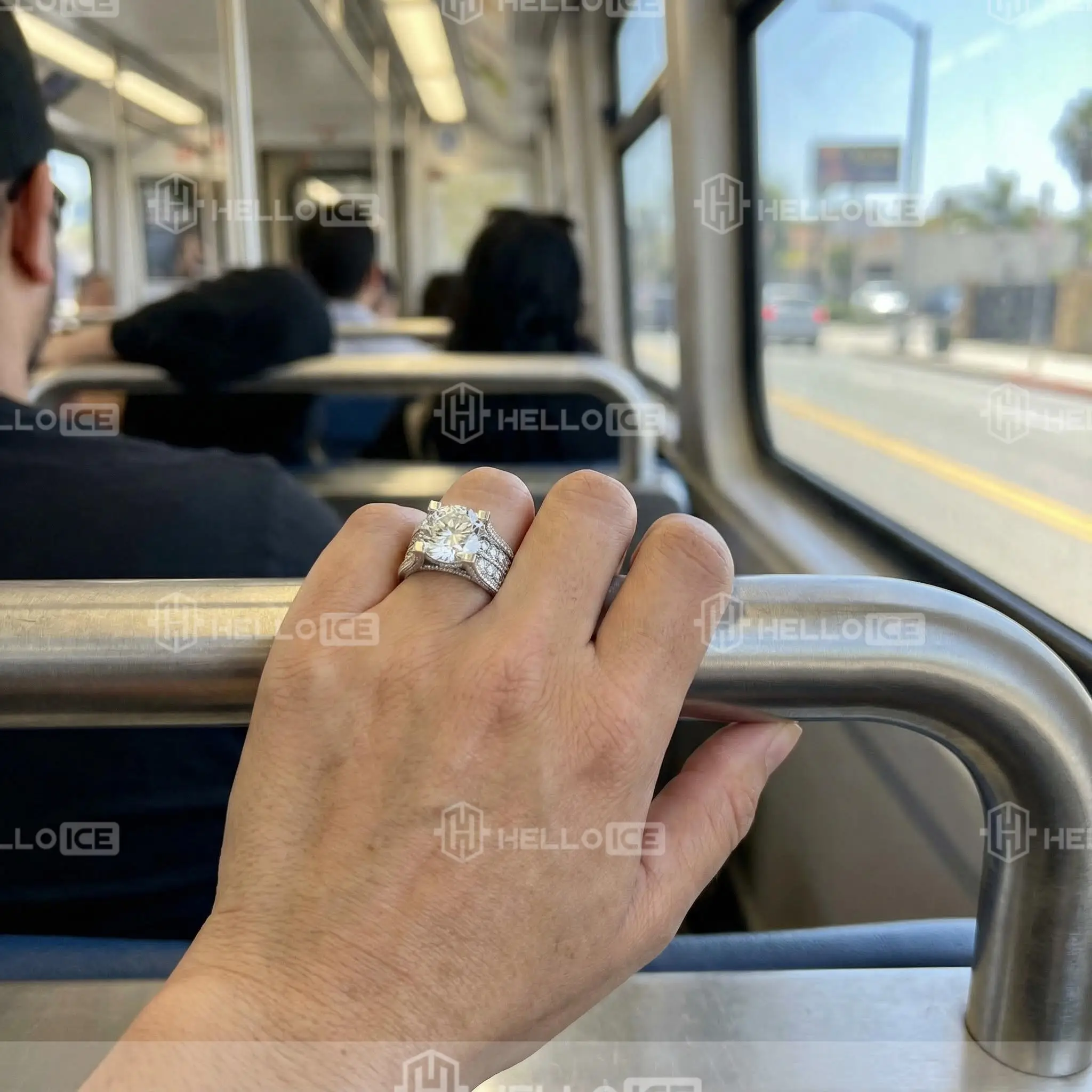 Helloice Review Image