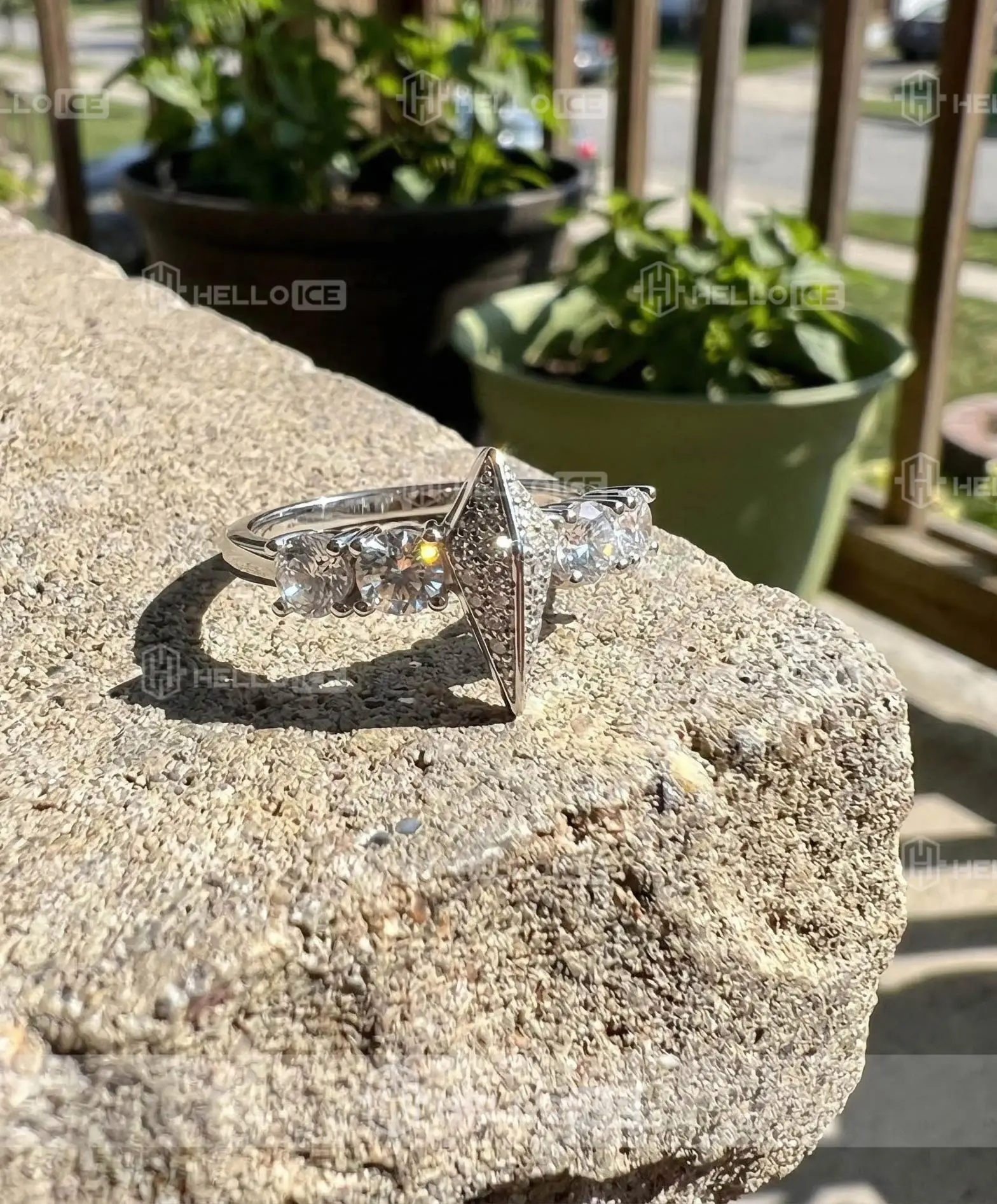 Helloice Review Image