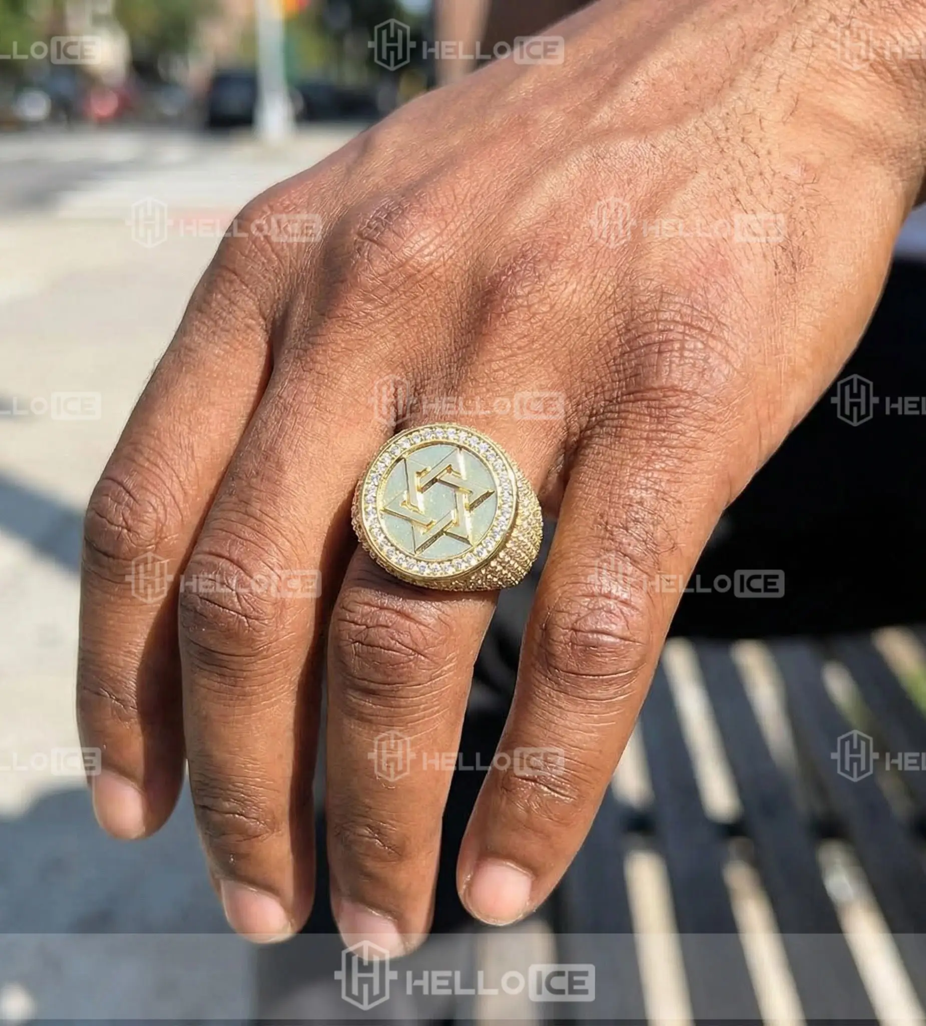 Helloice Review Image