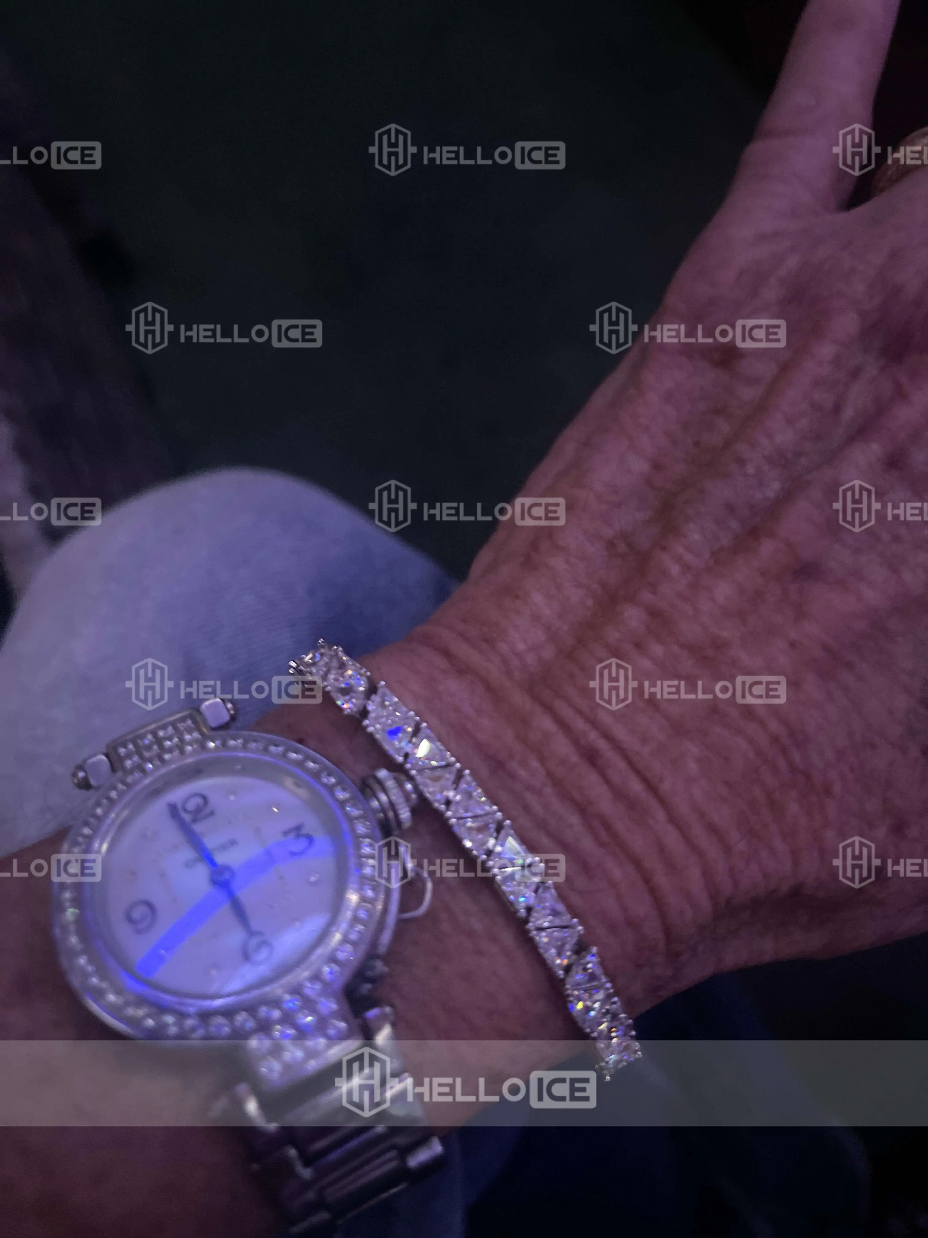 Helloice Review Image