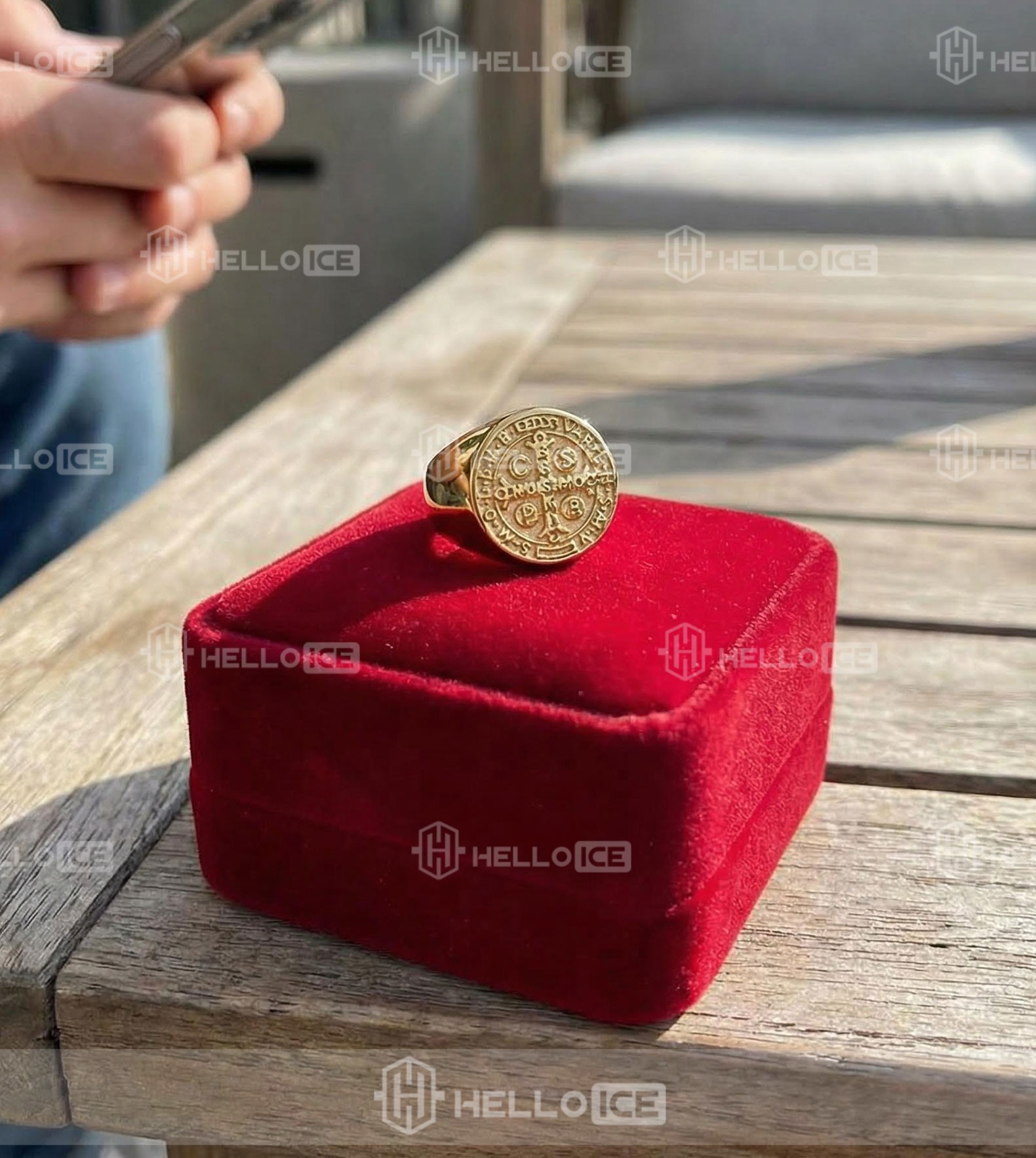 Helloice Review Image