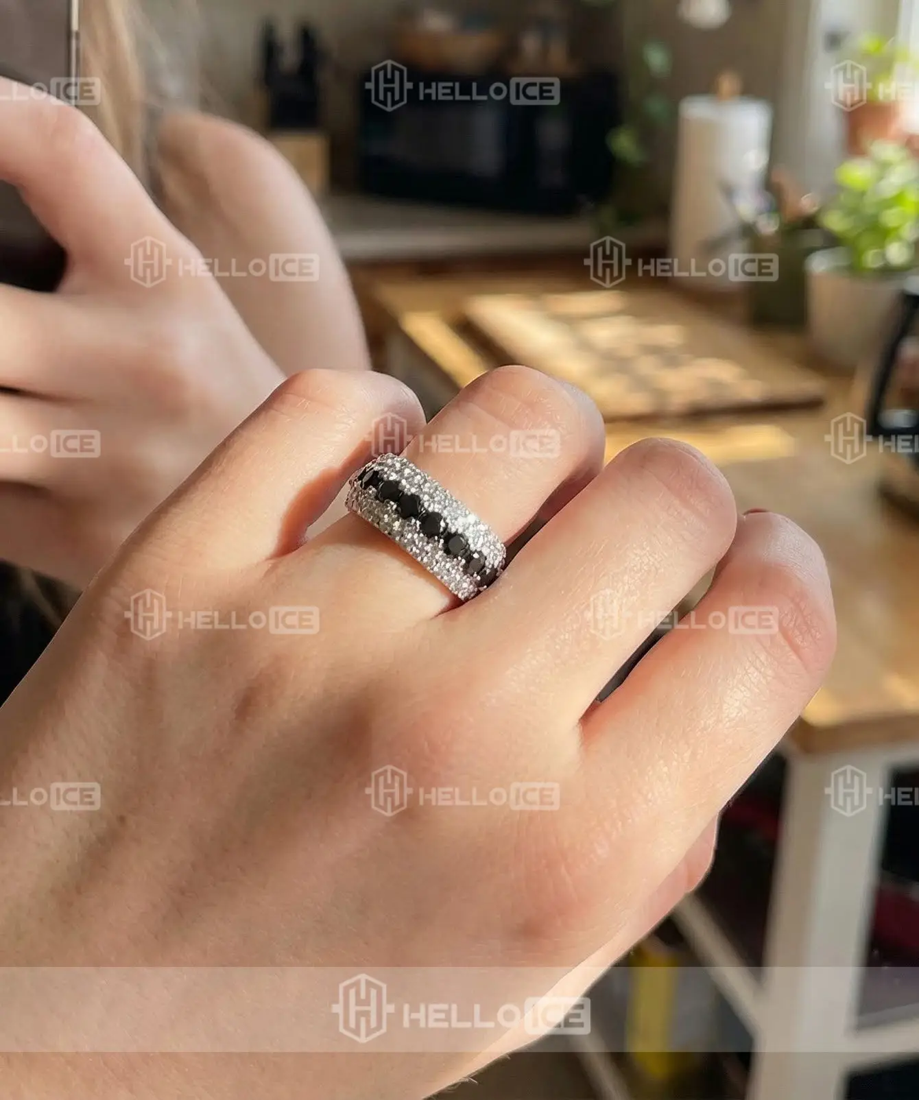 Helloice Review Image