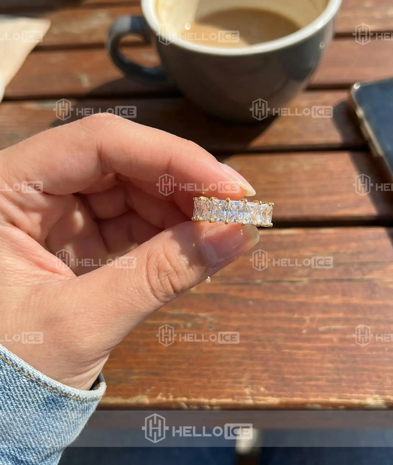 Helloice Review Image