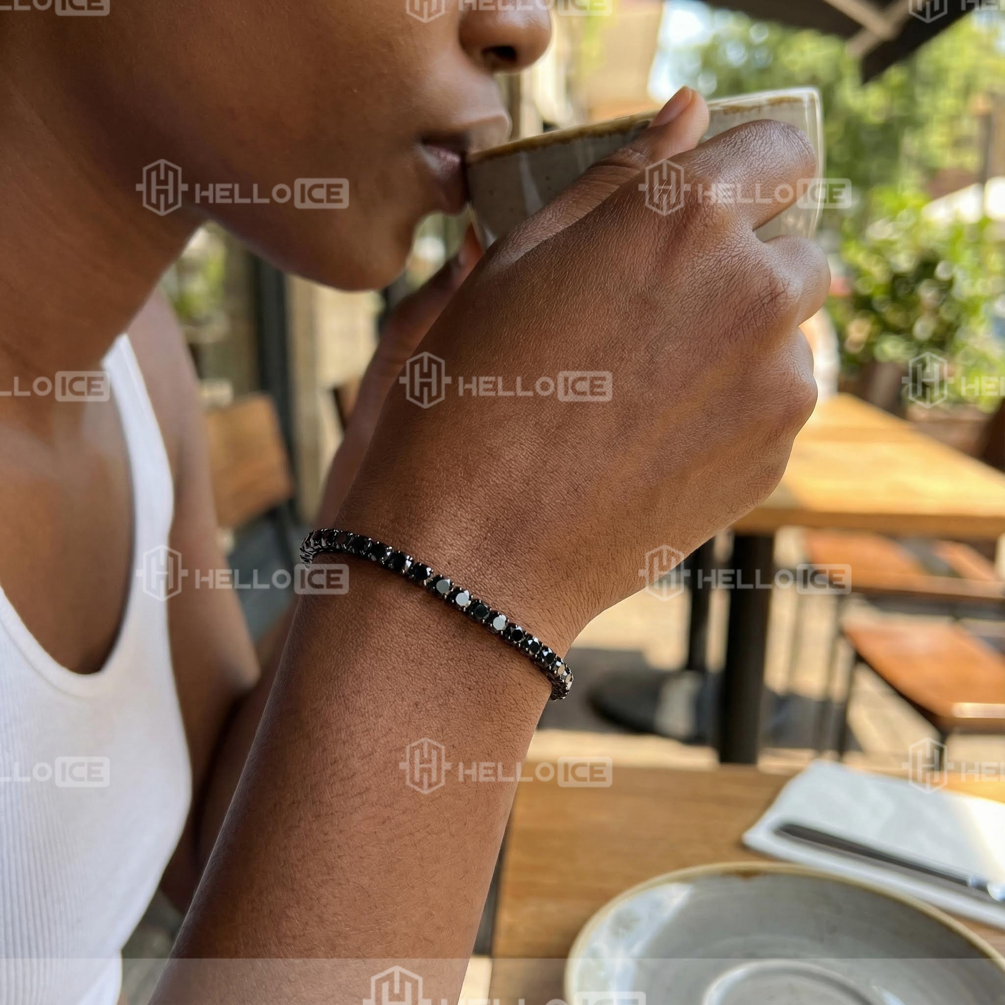 Helloice Review Image