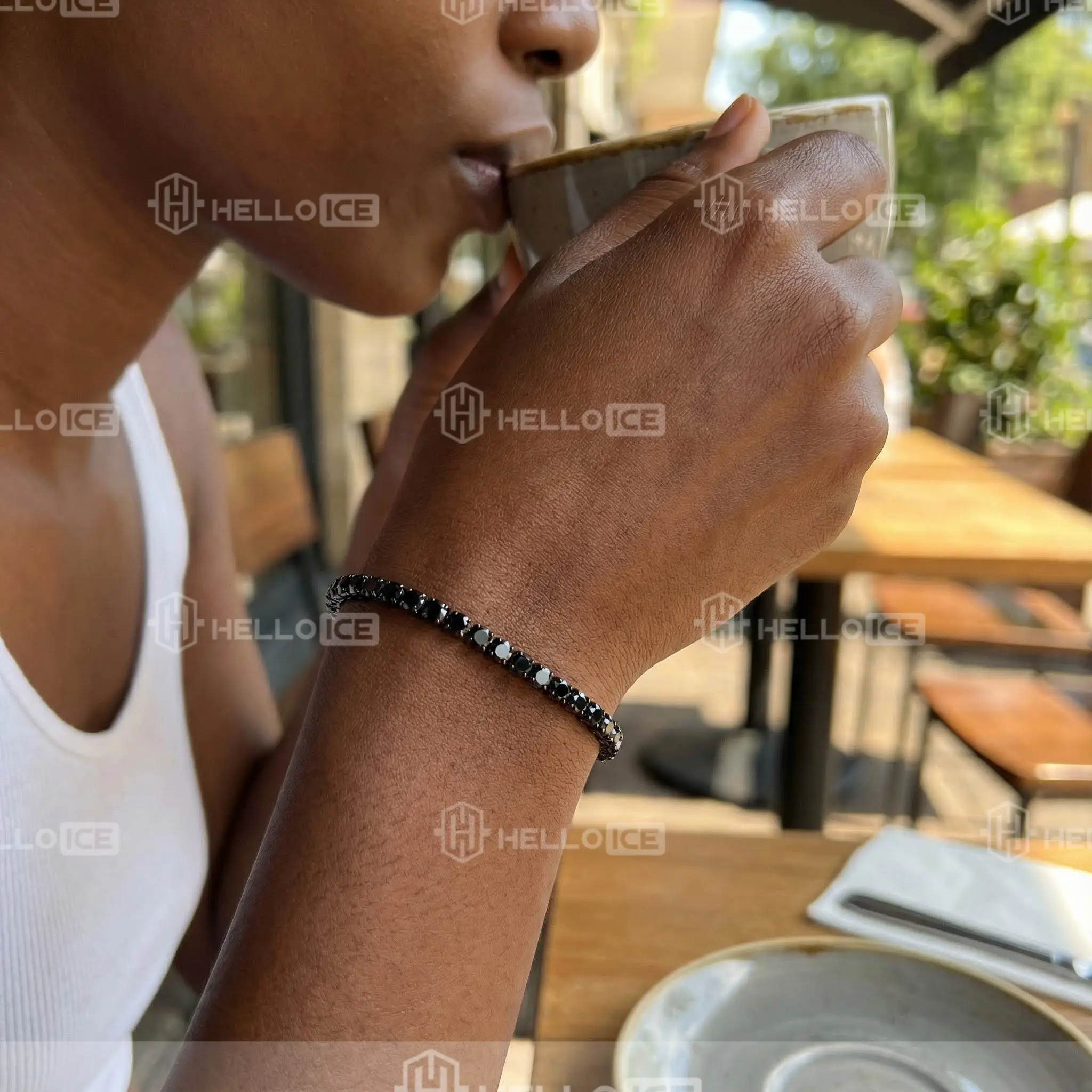 Helloice Review Image