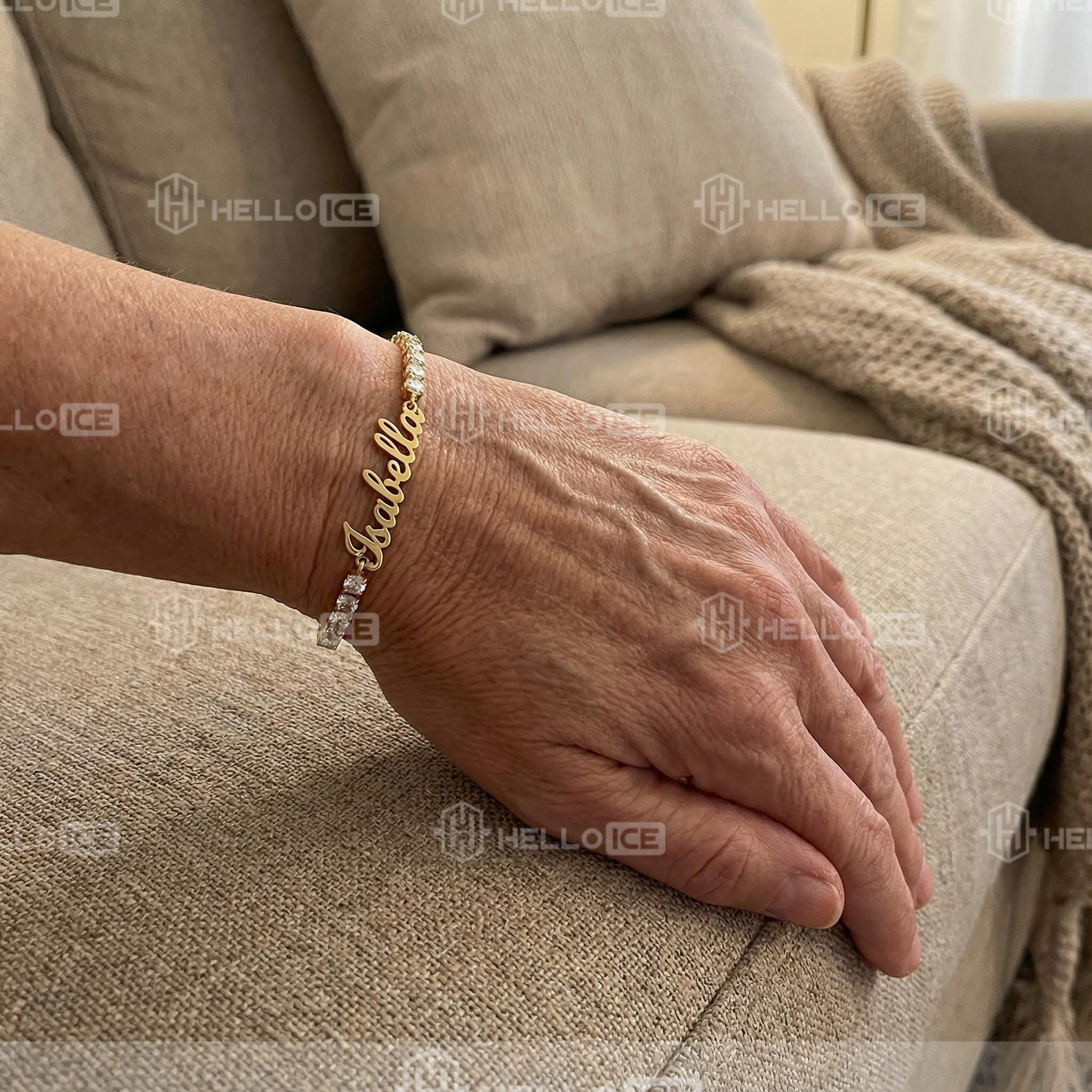 Helloice Review Image