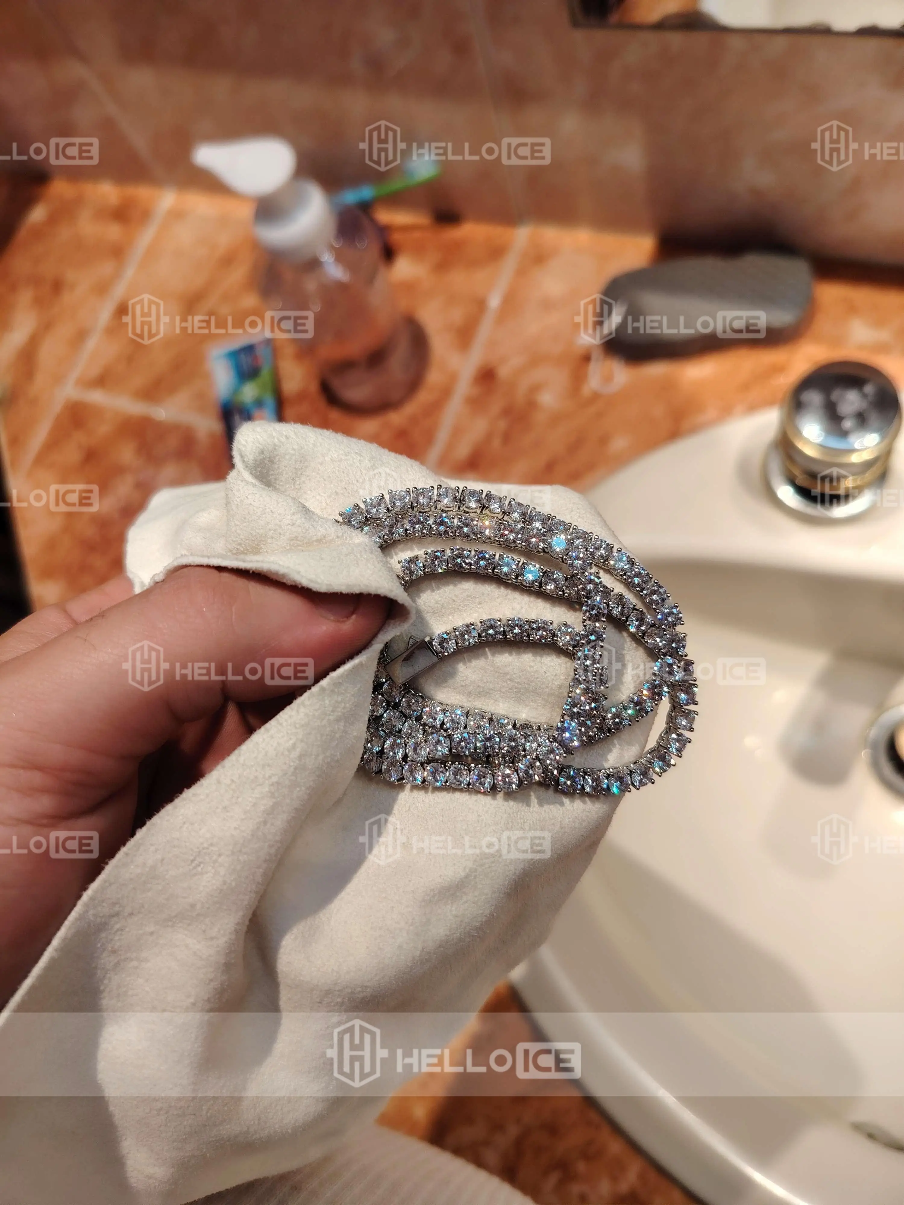 Helloice Review Image