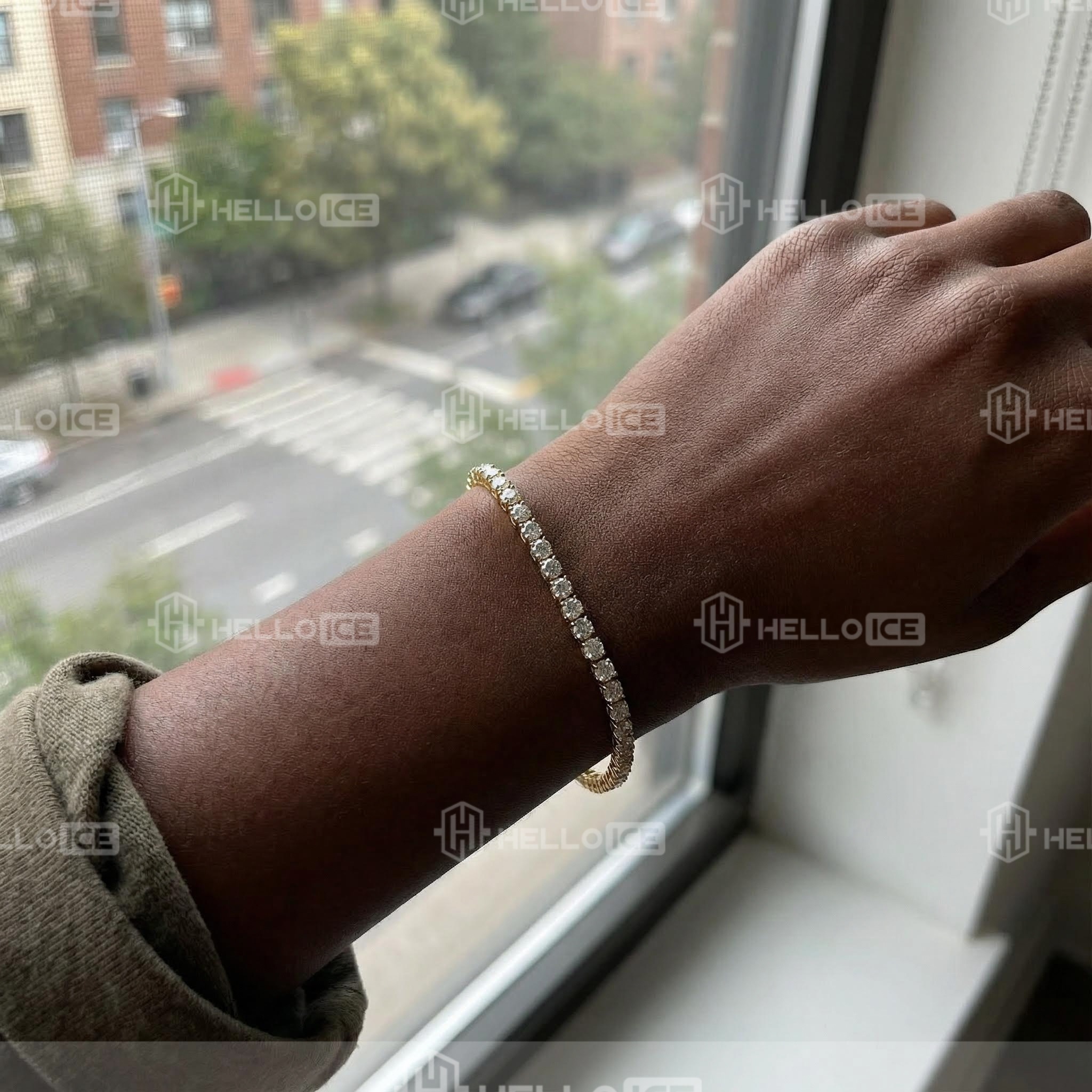 Helloice Review Image