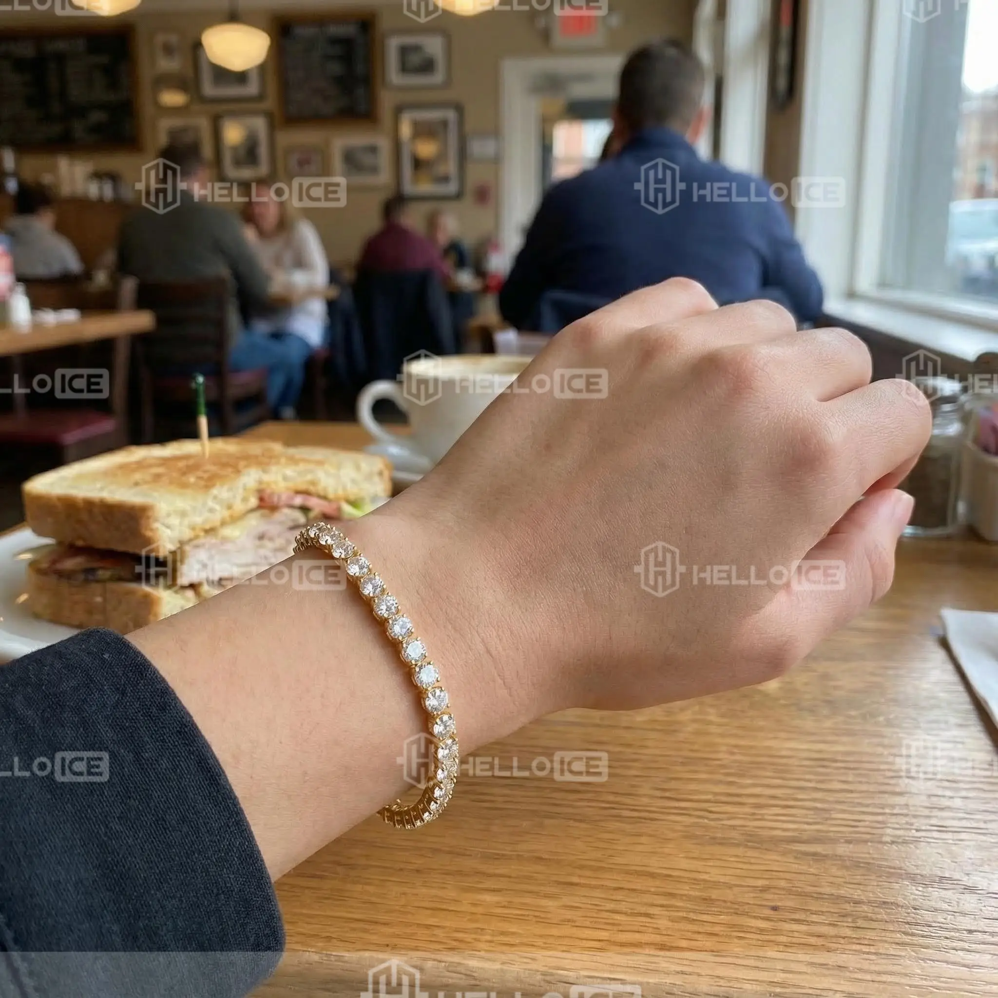 Helloice Review Image