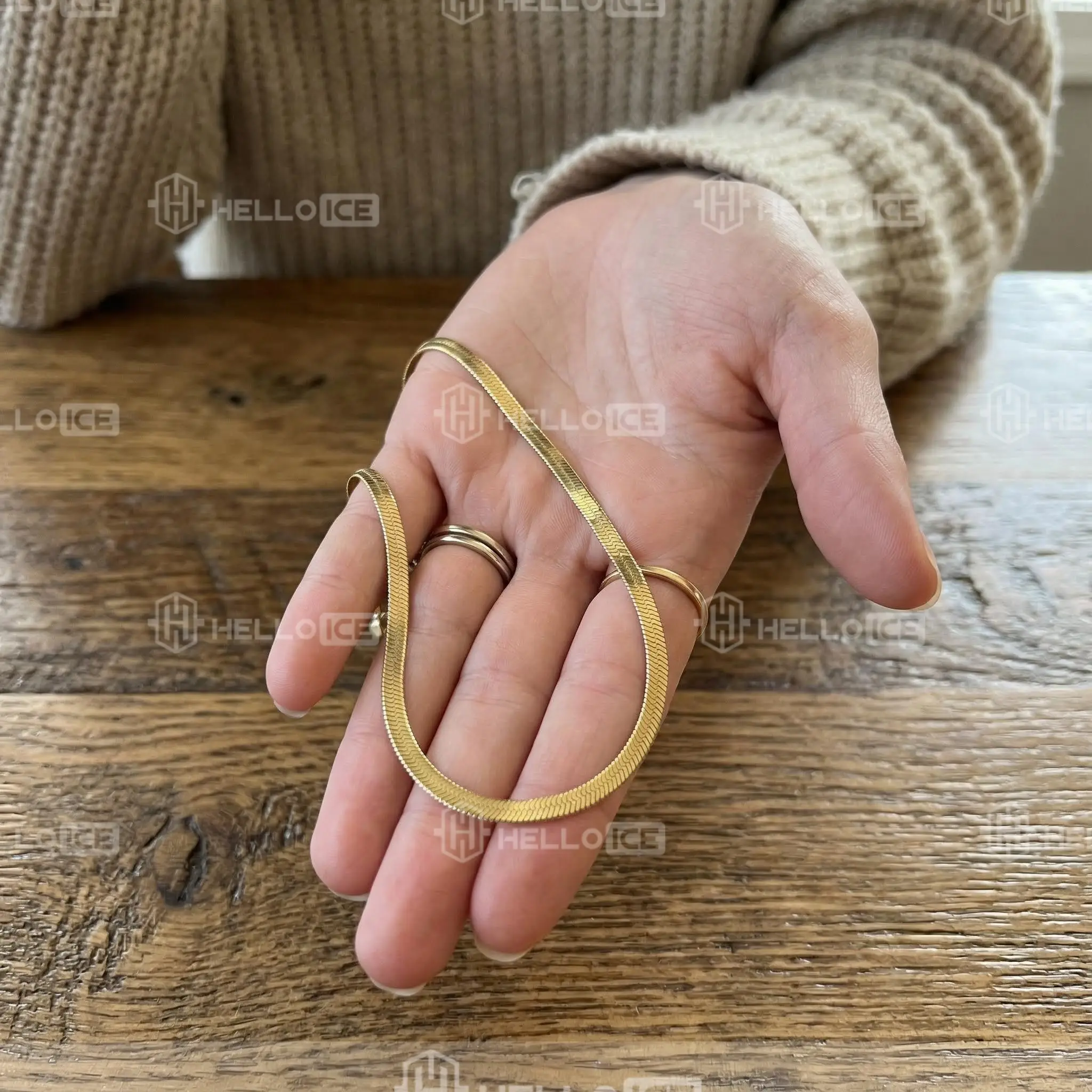 Helloice Review Image