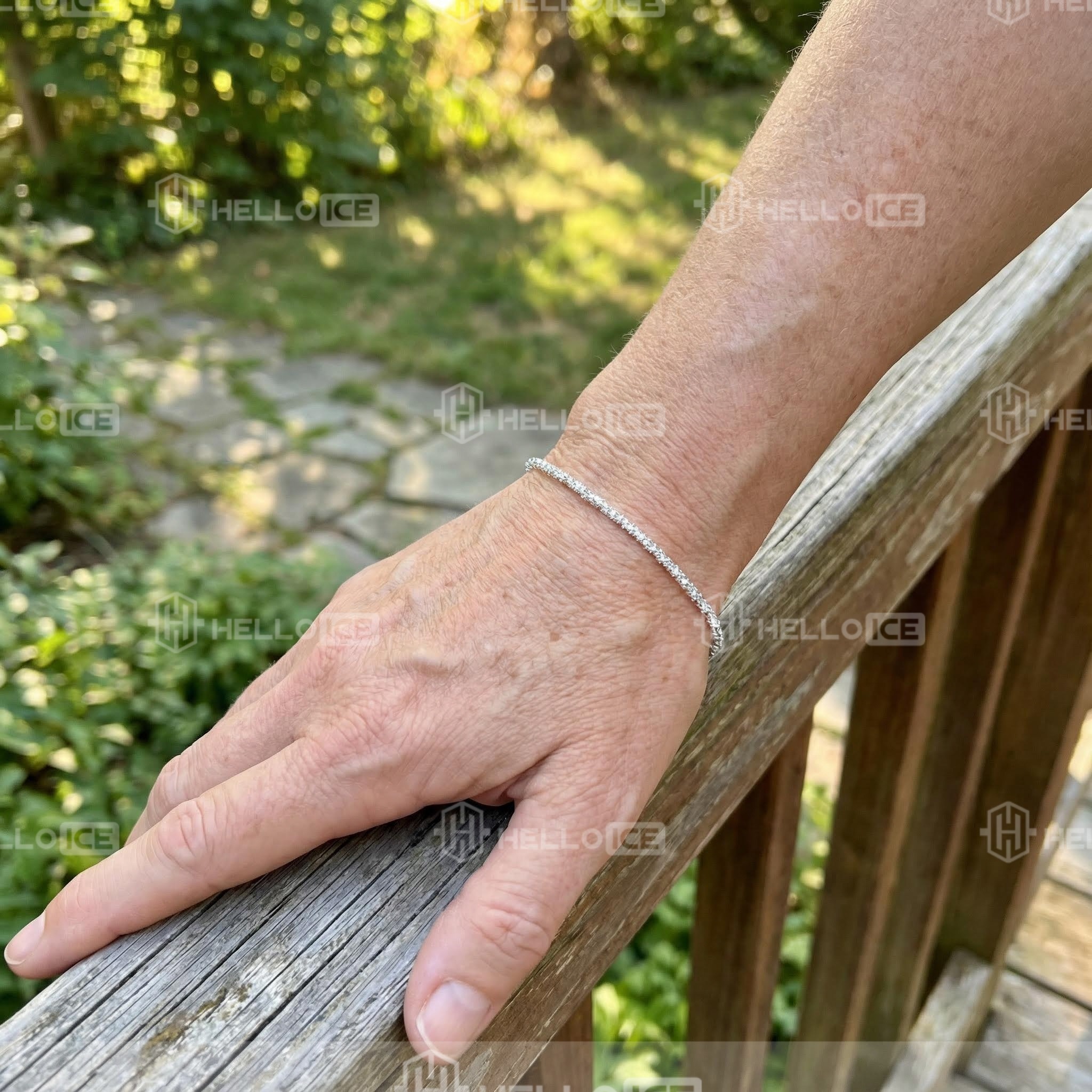 Helloice Review Image