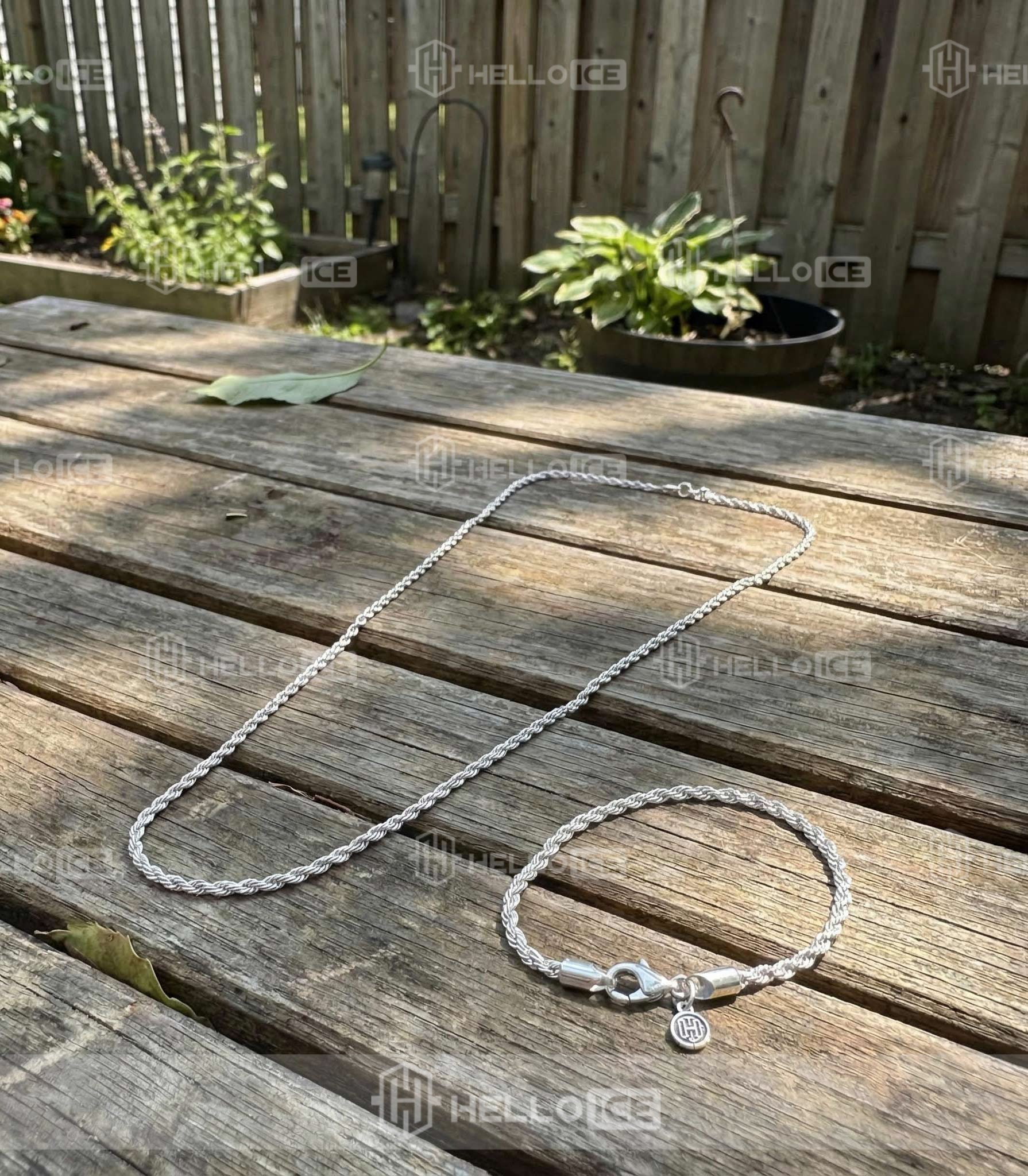 Helloice Review Image