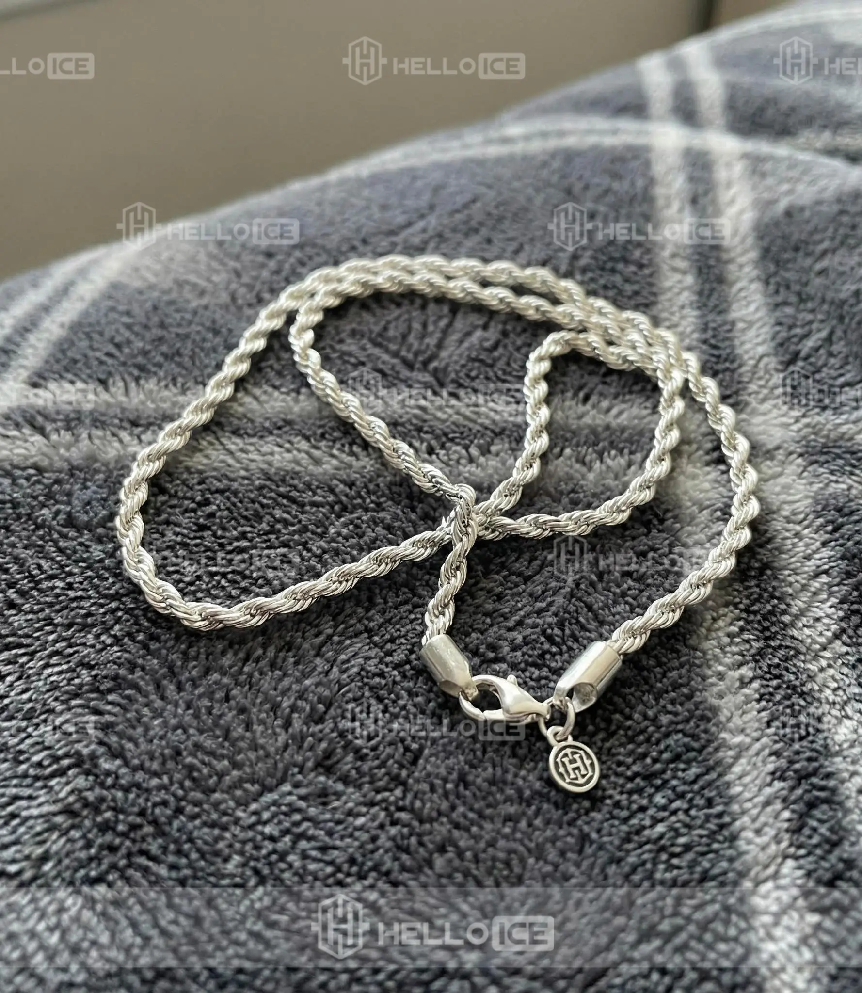 Helloice Review Image