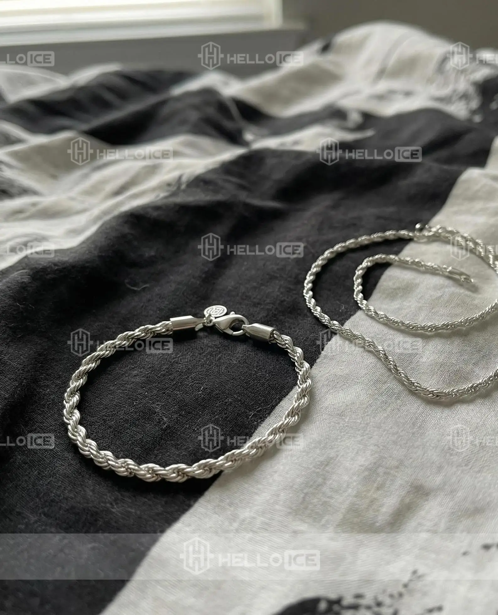 Helloice Review Image