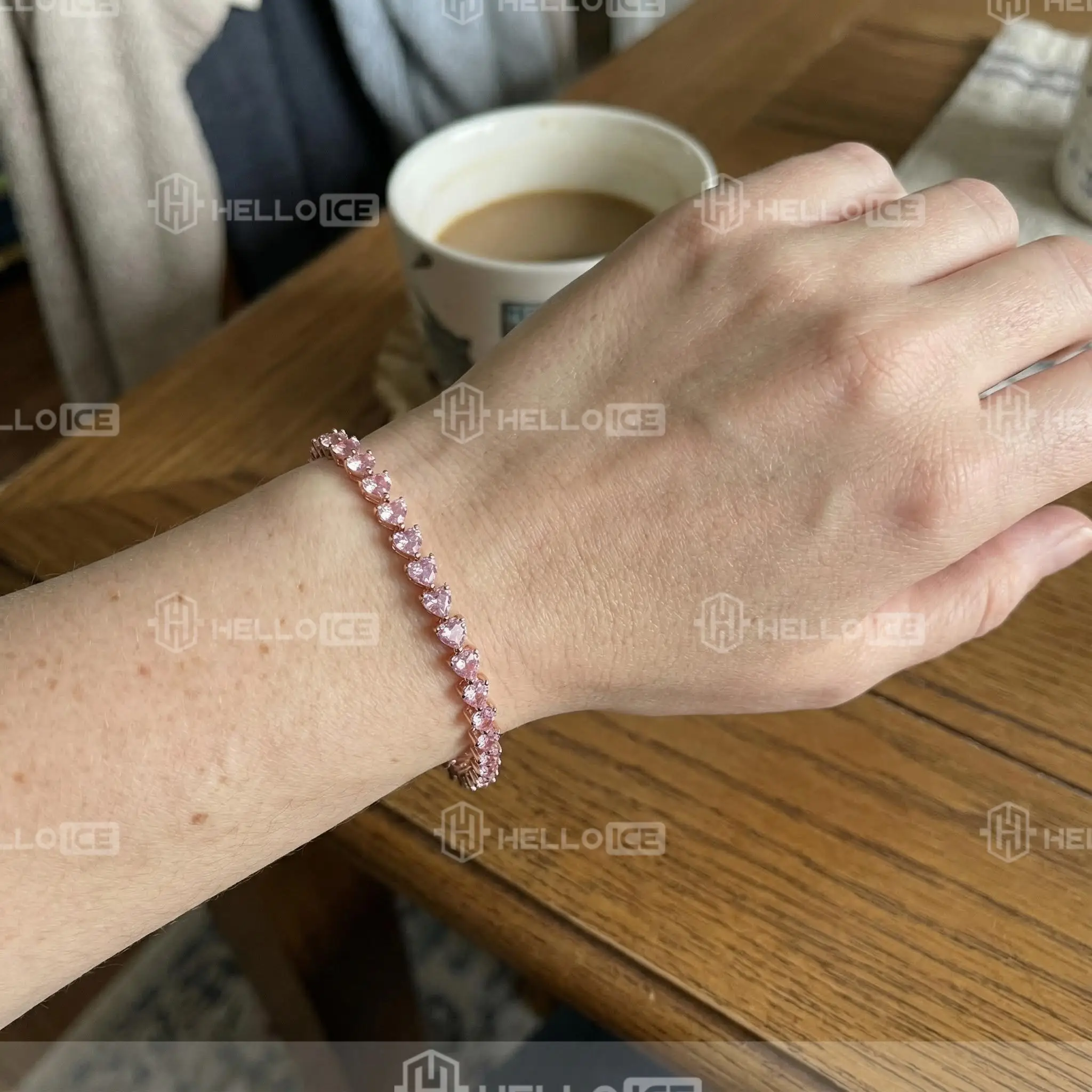 Helloice Review Image