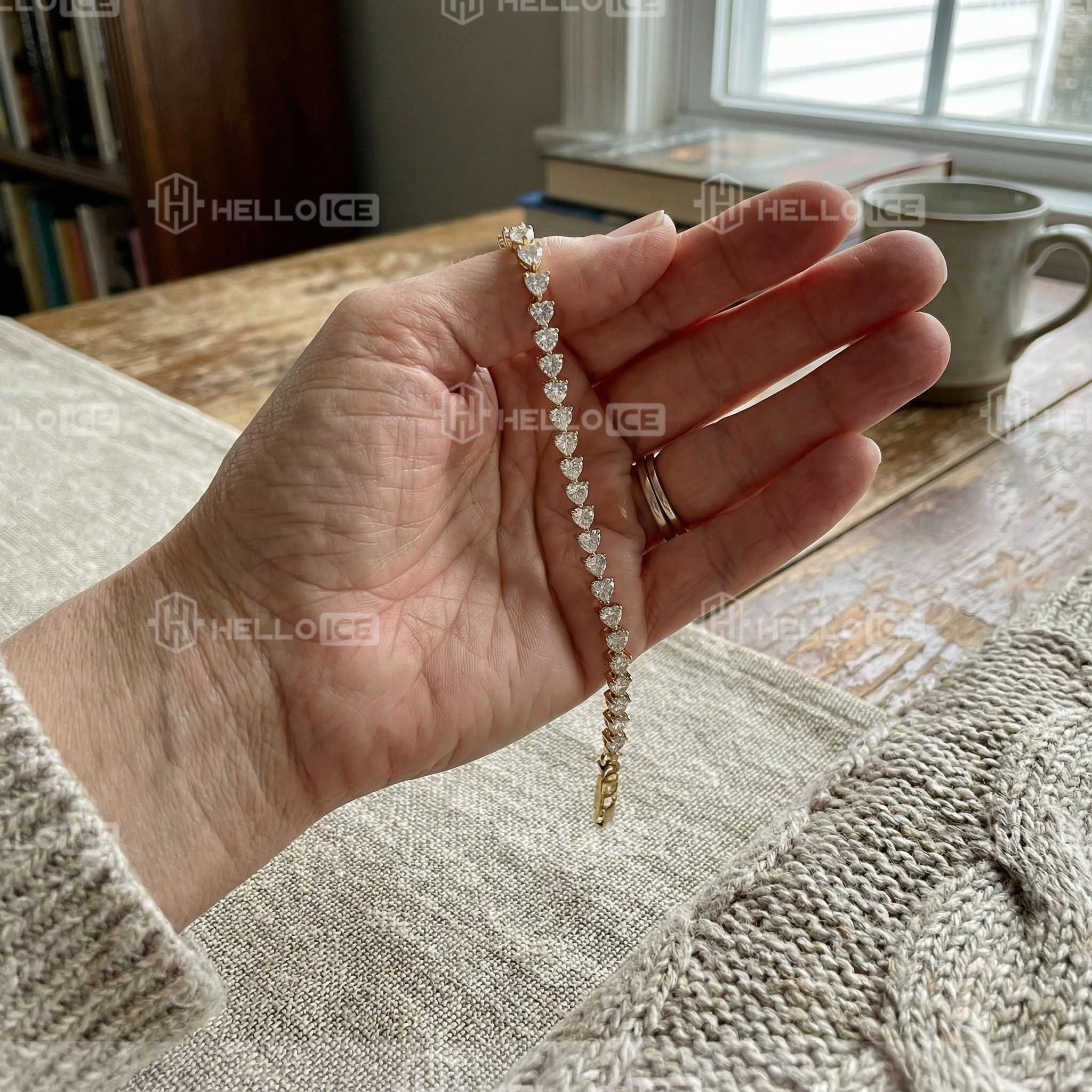 Helloice Review Image