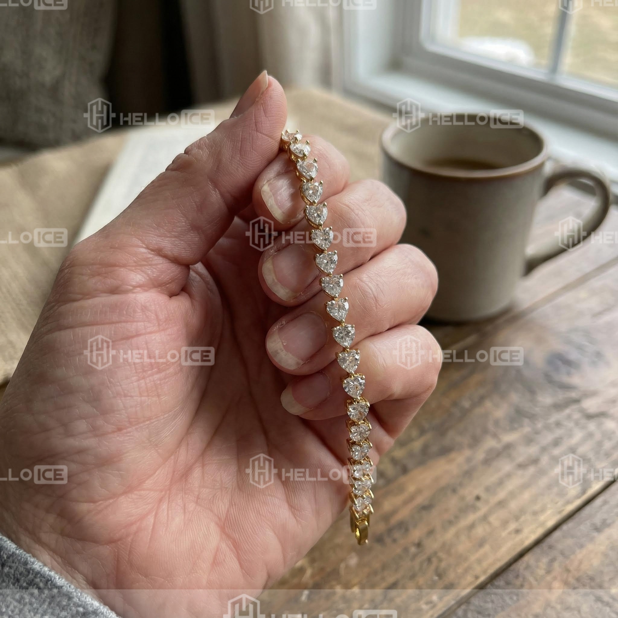 Helloice Review Image