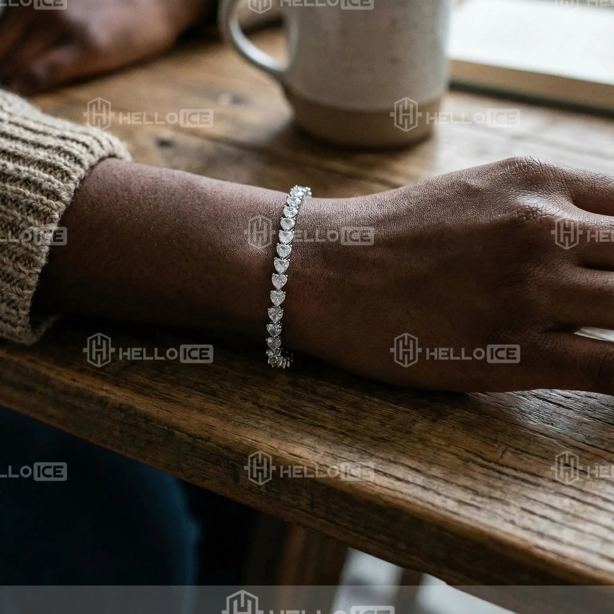 Helloice Review Image