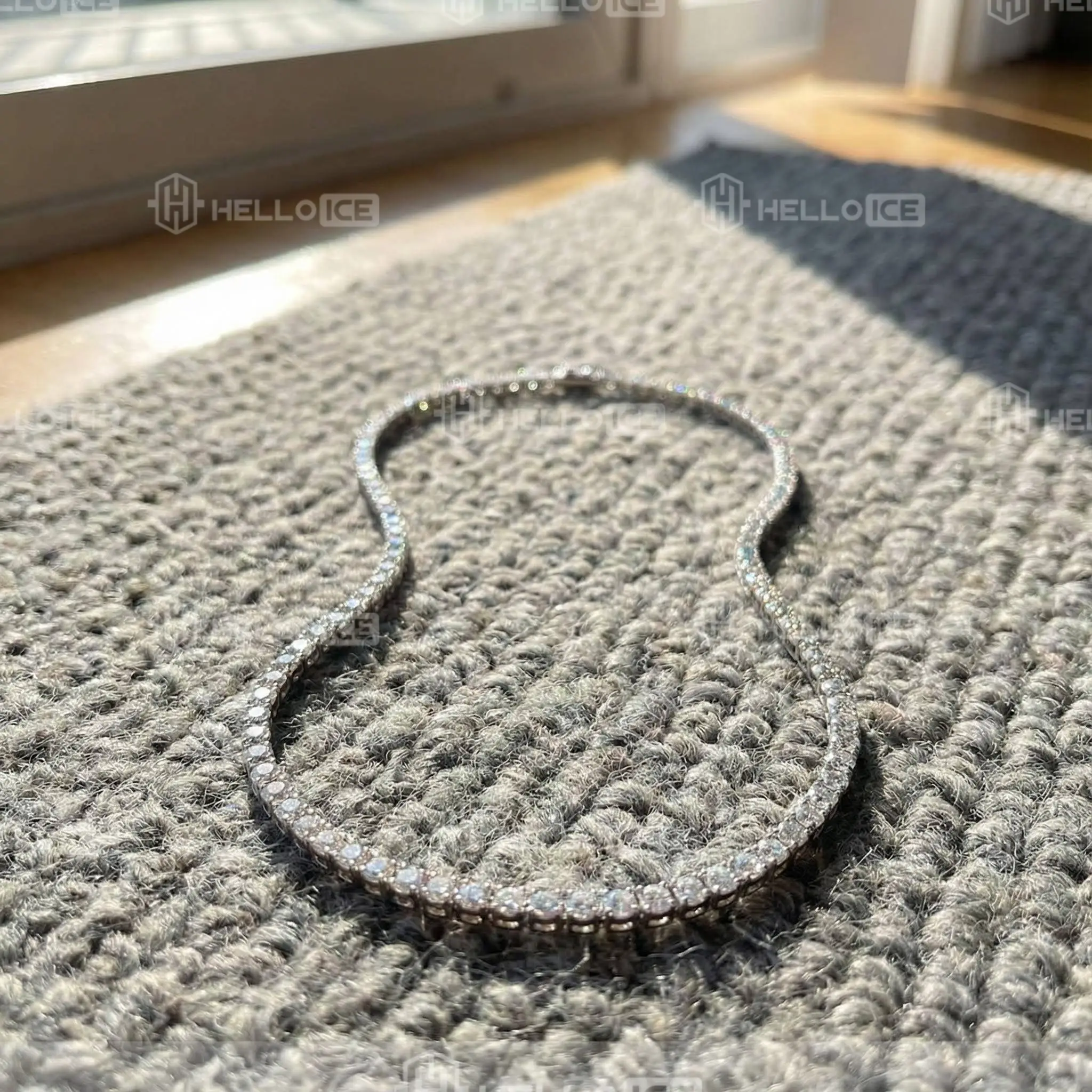 Helloice Review Image