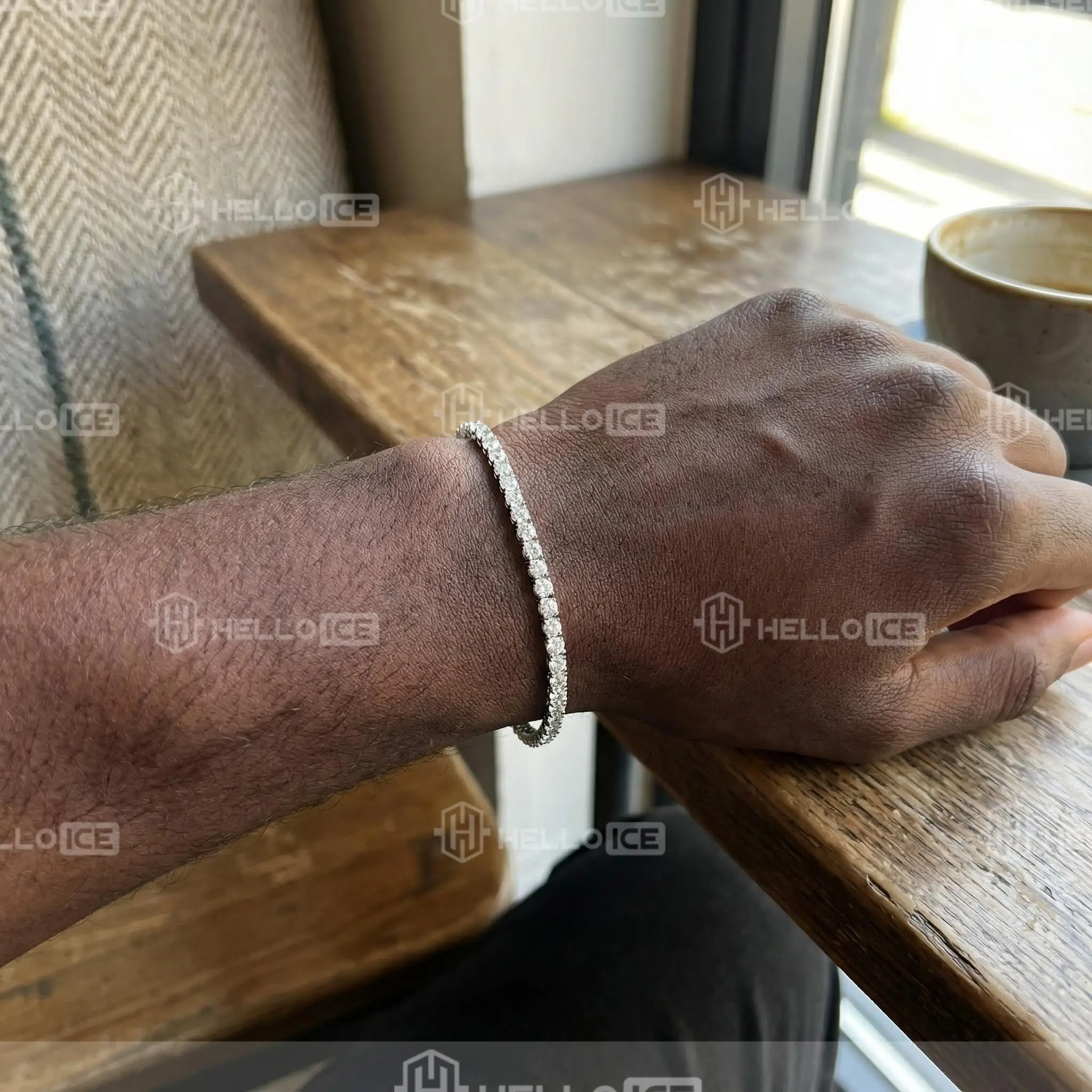 Helloice Review Image