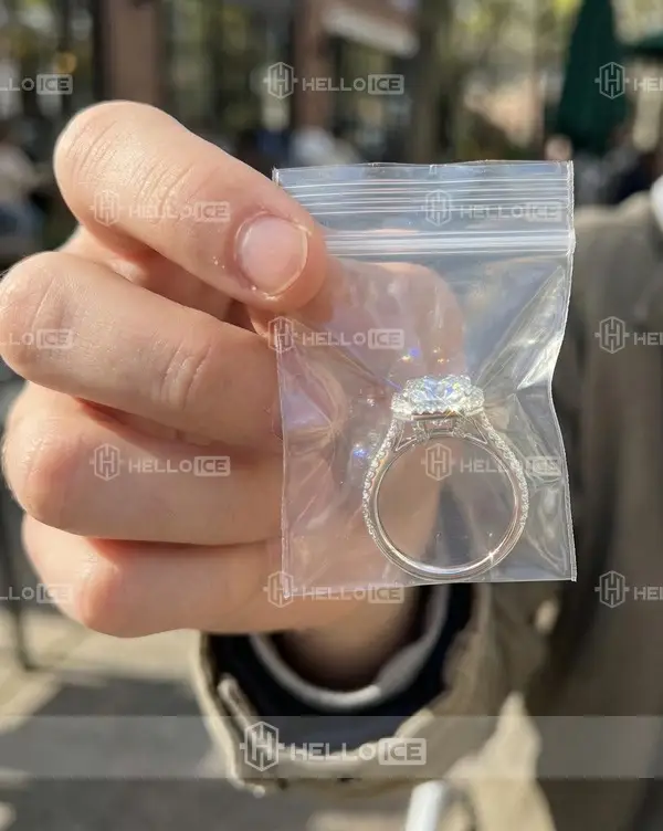 Helloice Review Image