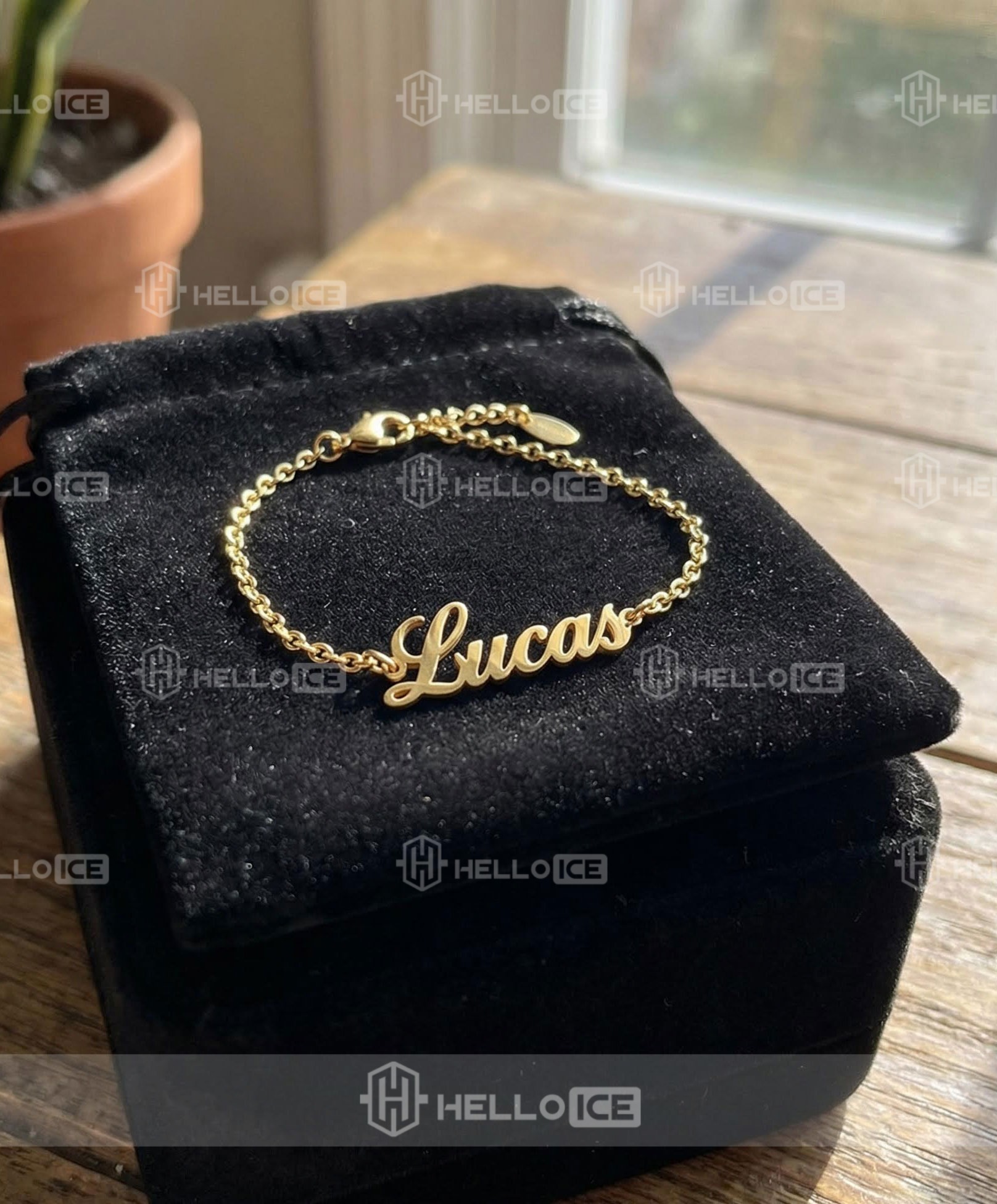 Helloice Review Image