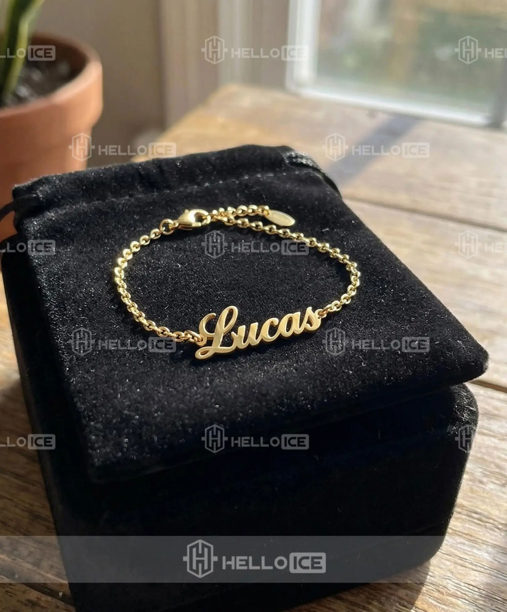 Helloice Review Image