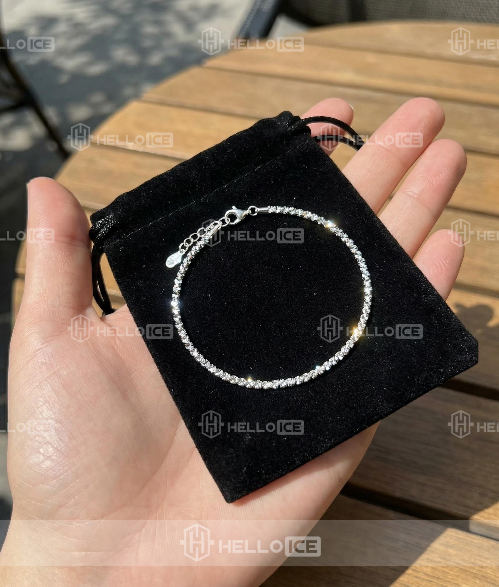 Helloice Review Image