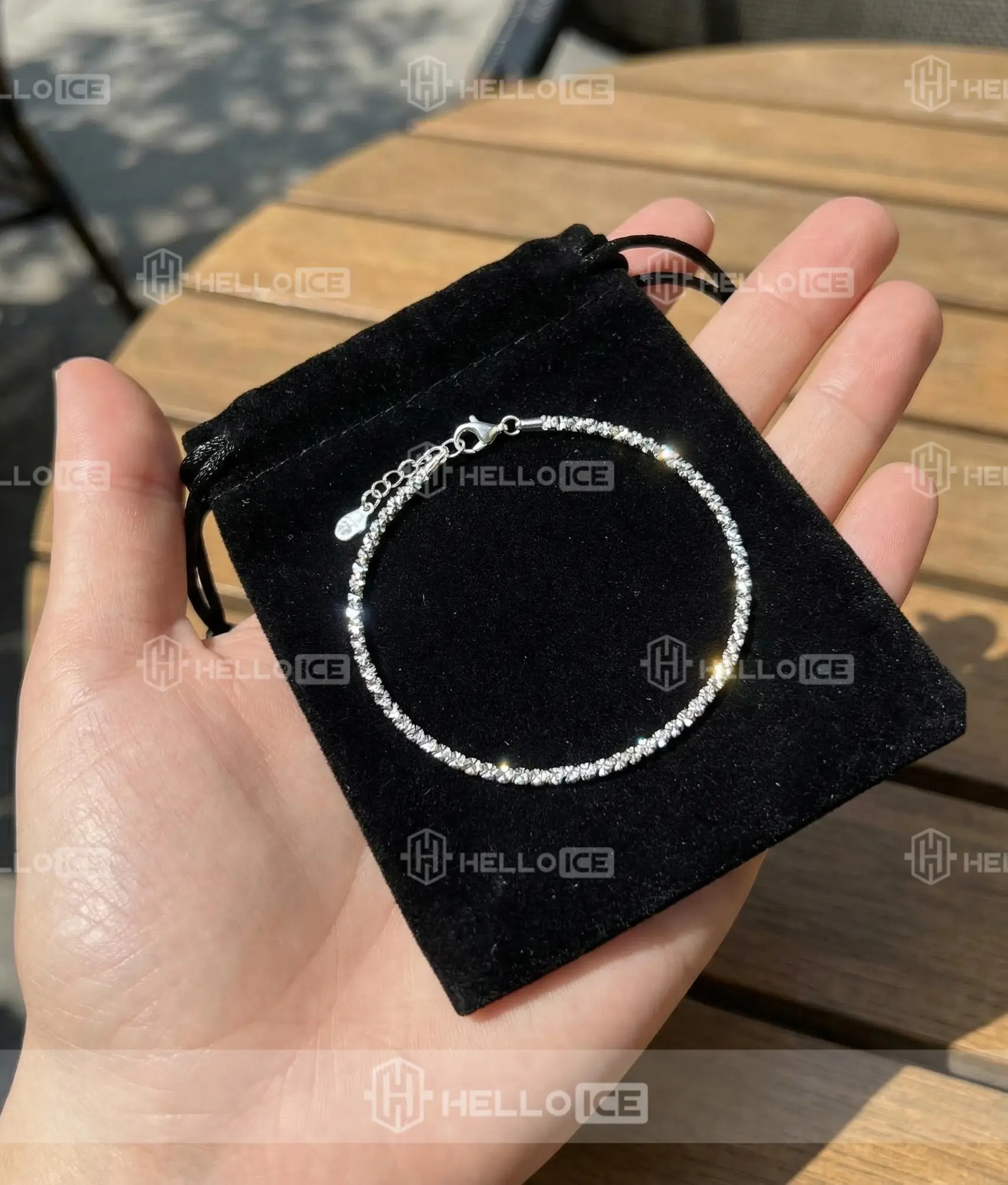 Helloice Review Image