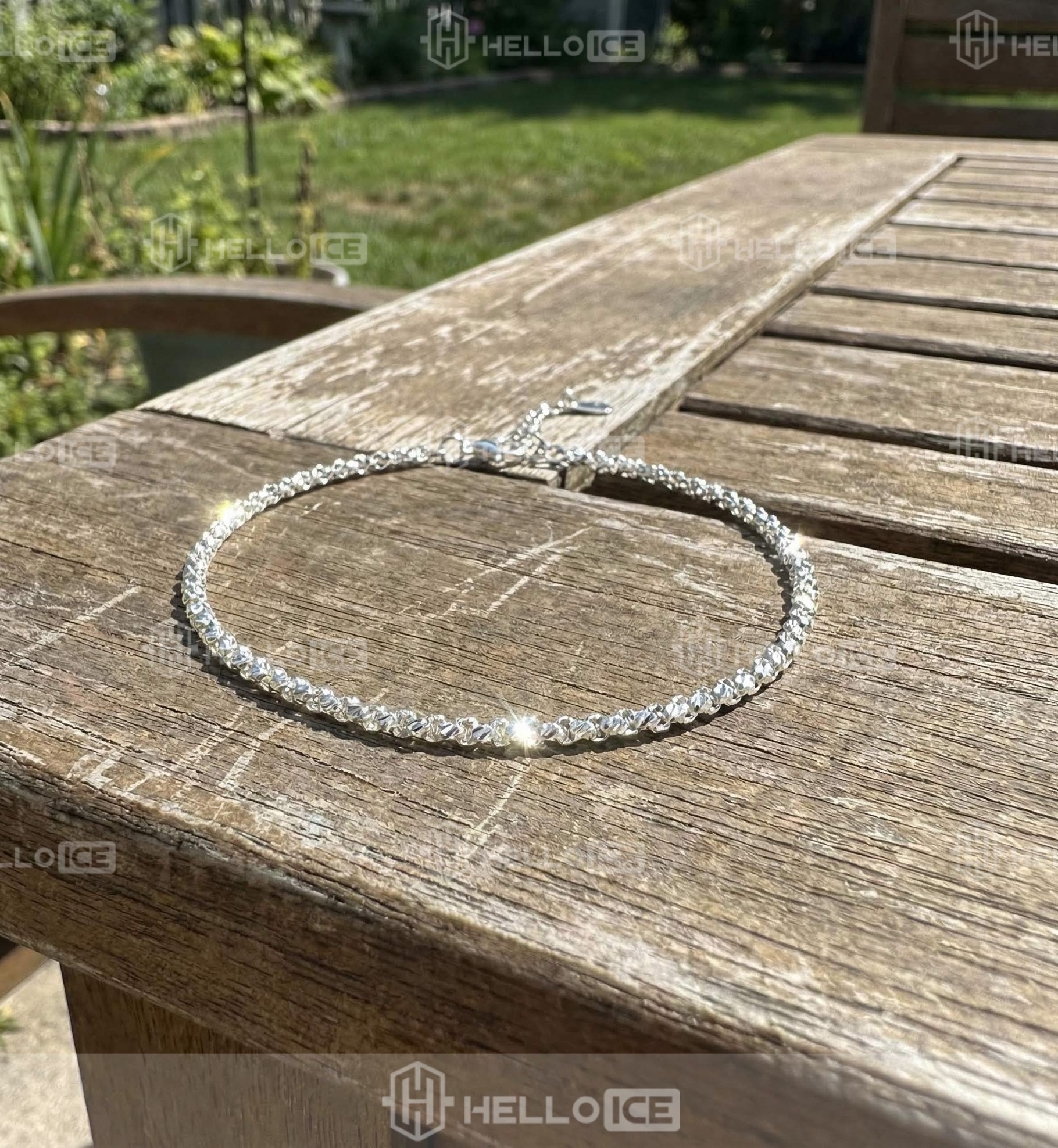 Helloice Review Image