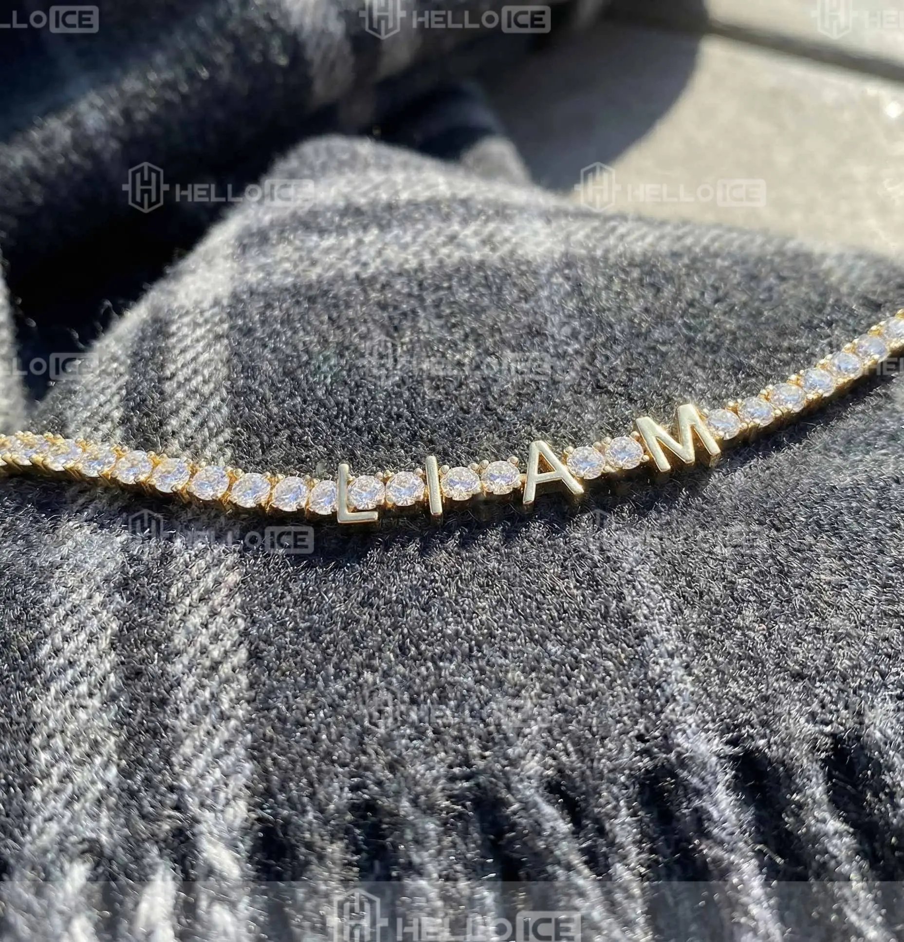 Helloice Review Image