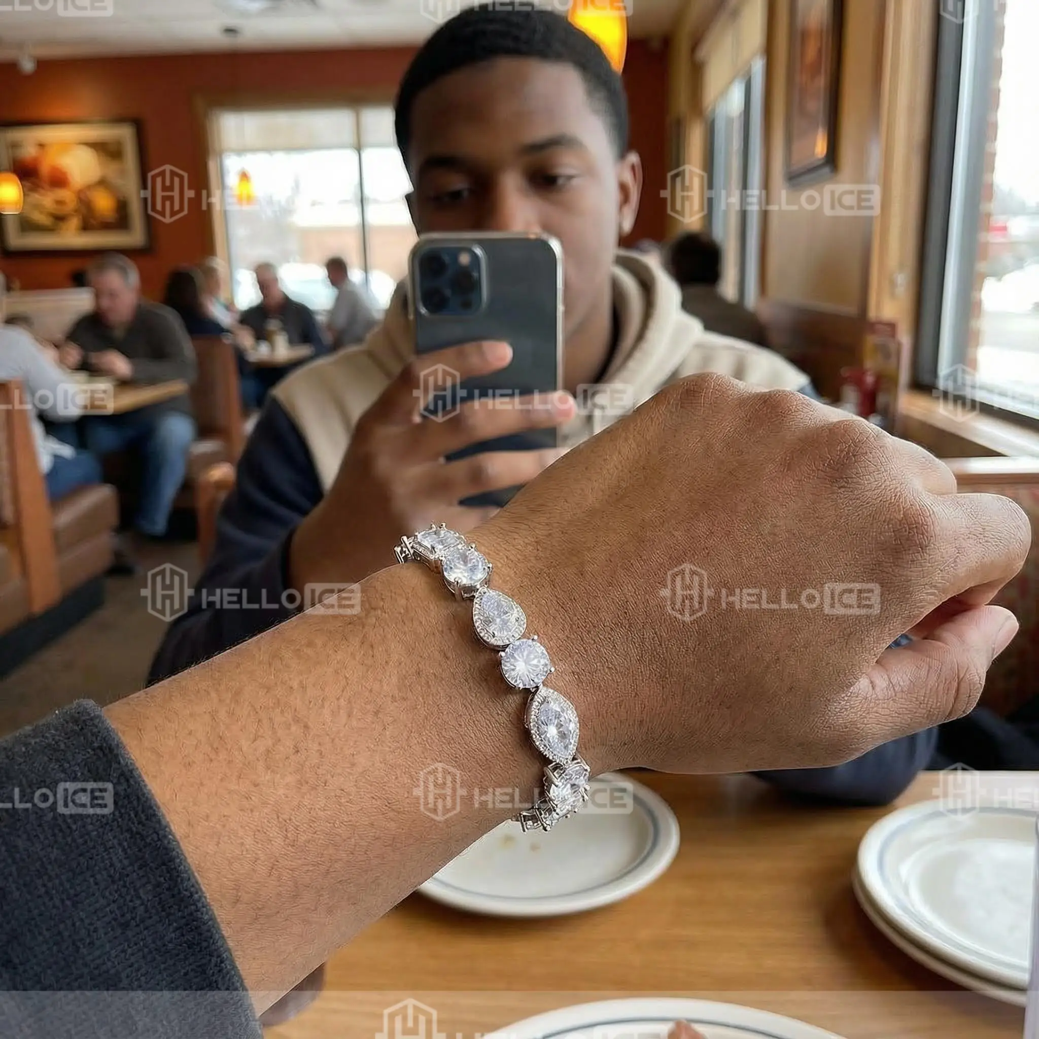 Helloice Review Image