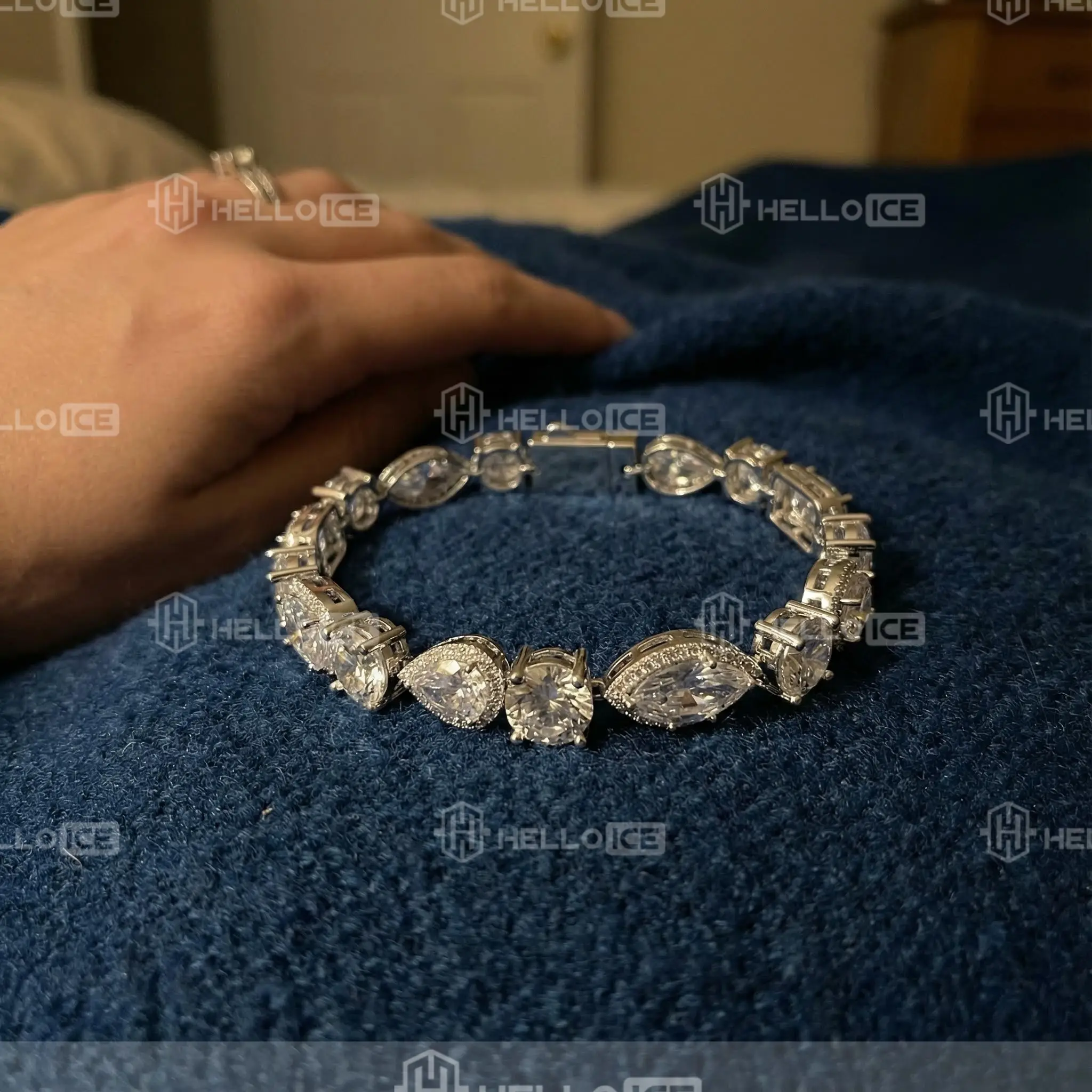 Helloice Review Image