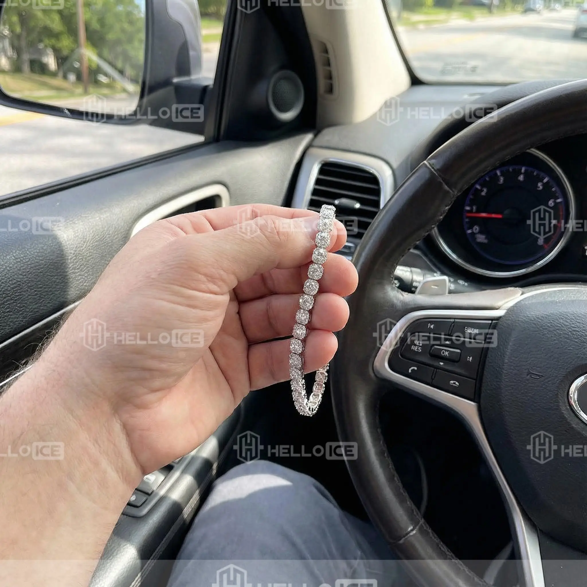 Helloice Review Image