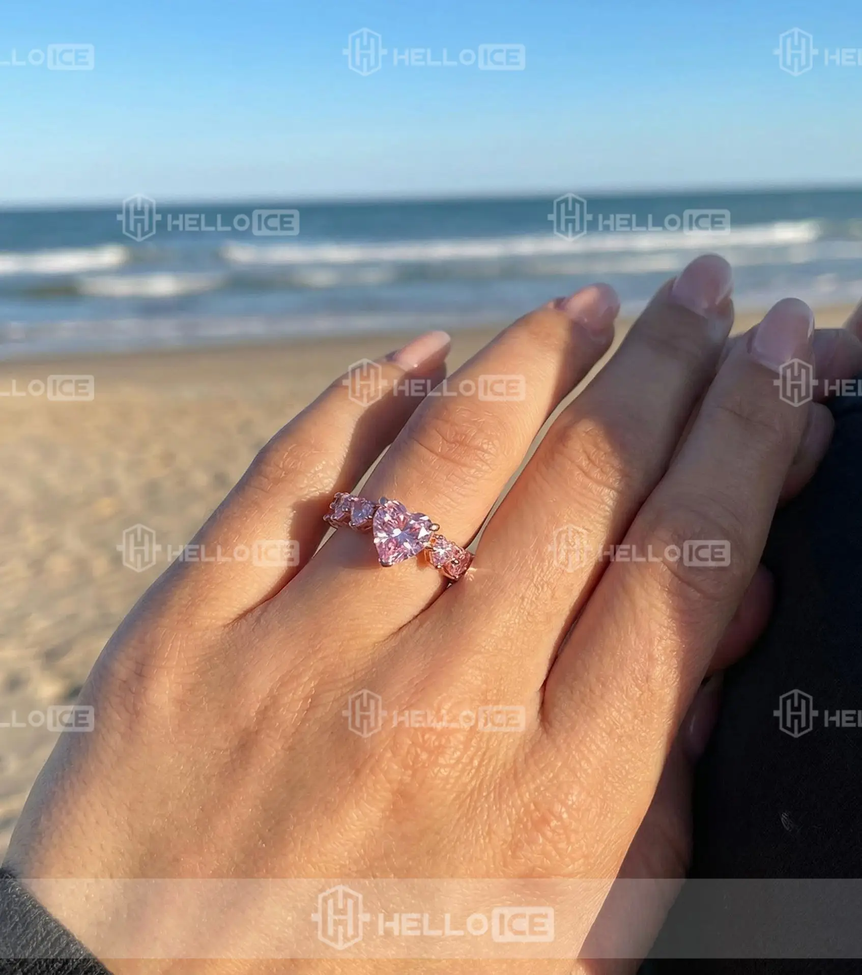 Helloice Review Image