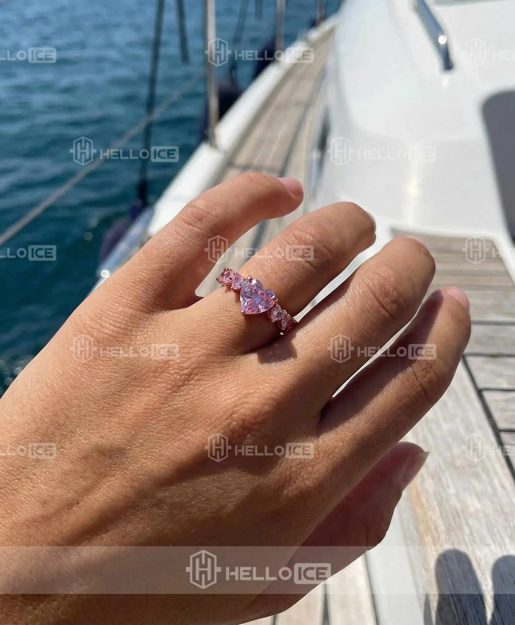 Helloice Review Image