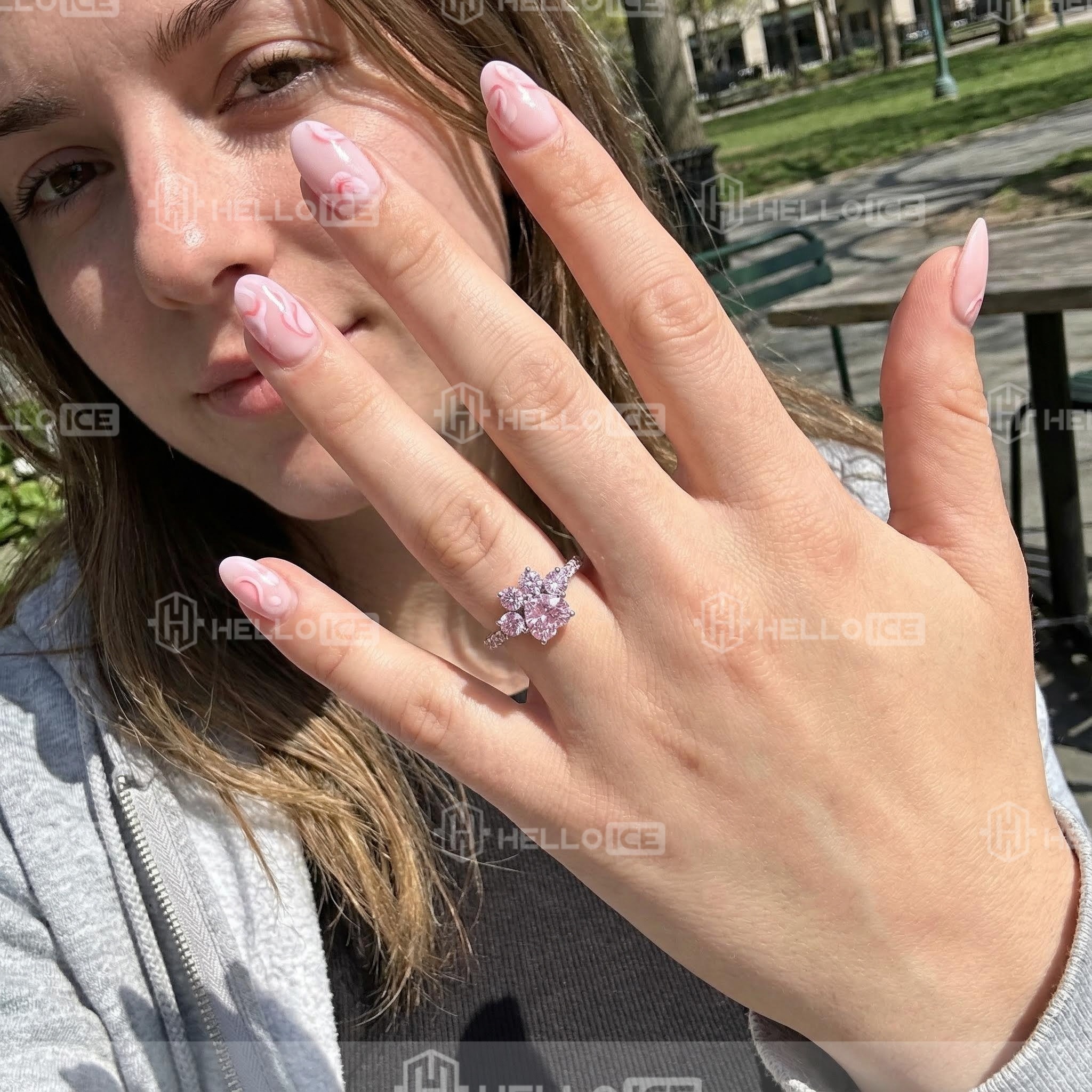 Helloice Review Image