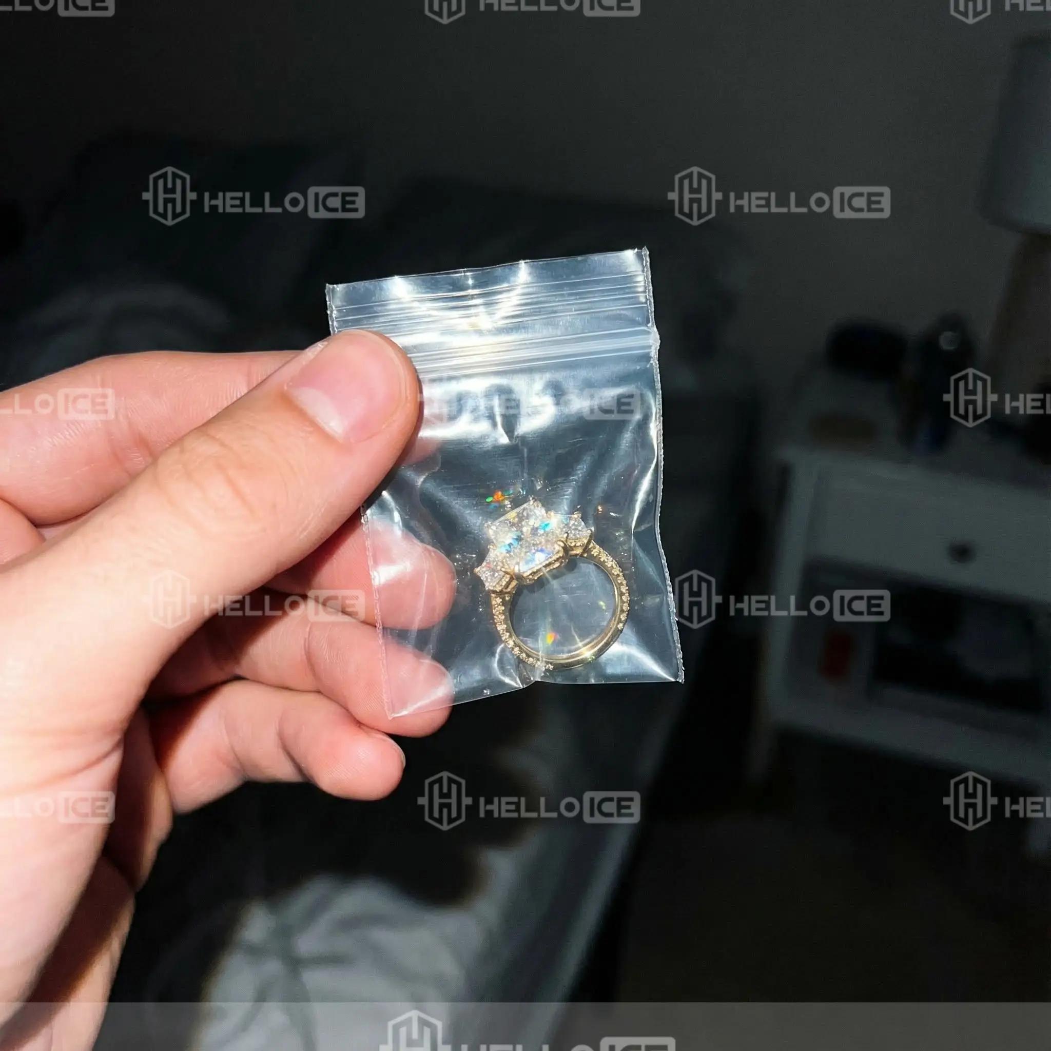 Helloice Review Image