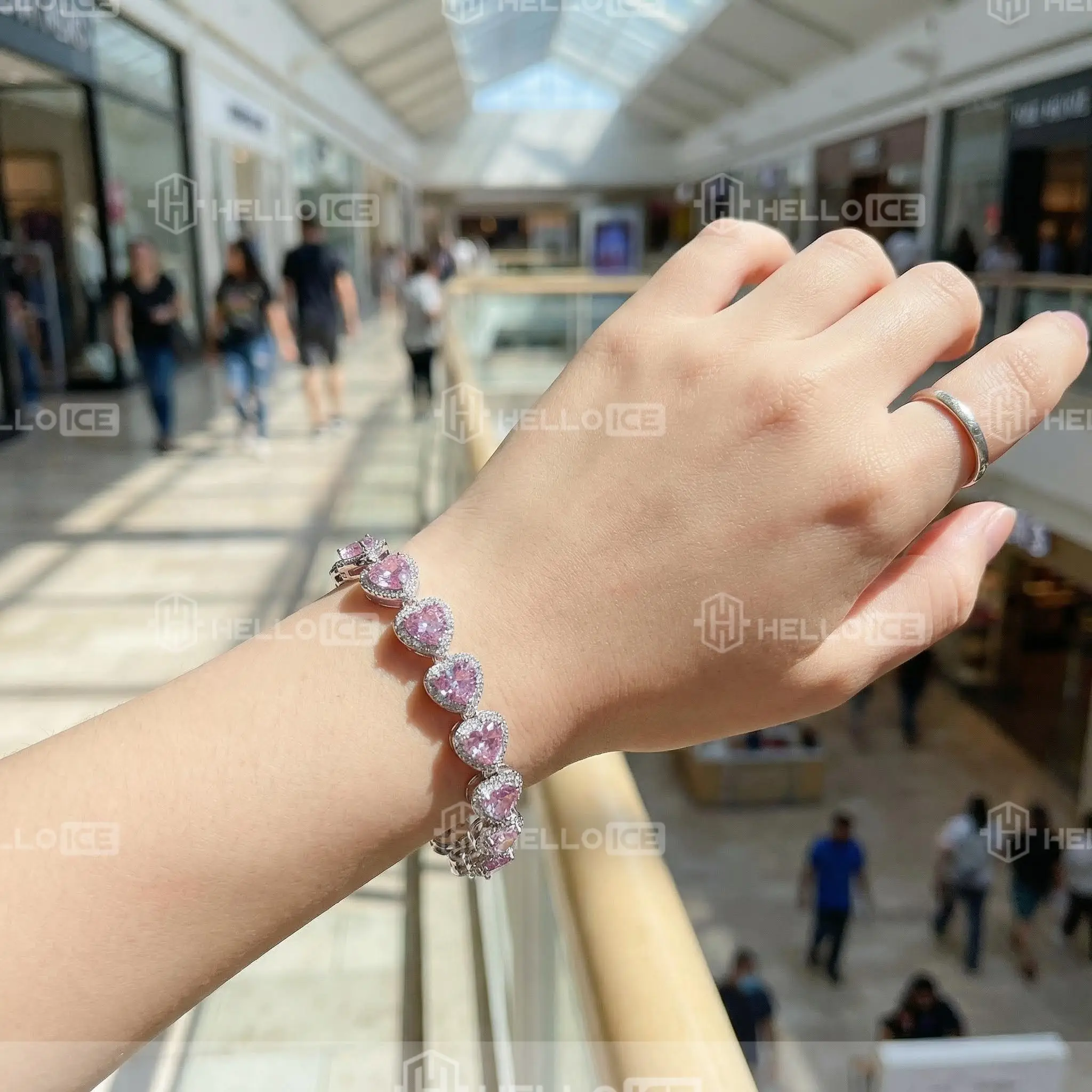 Helloice Review Image