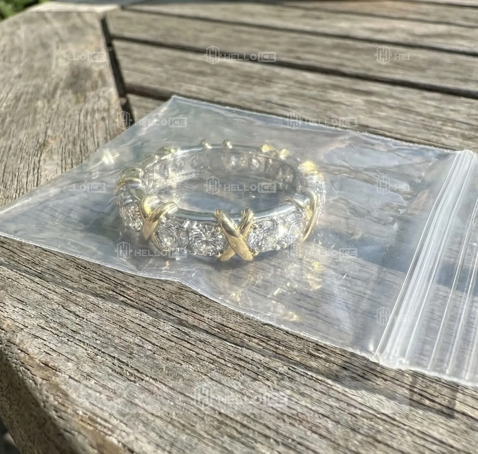 Helloice Review Image